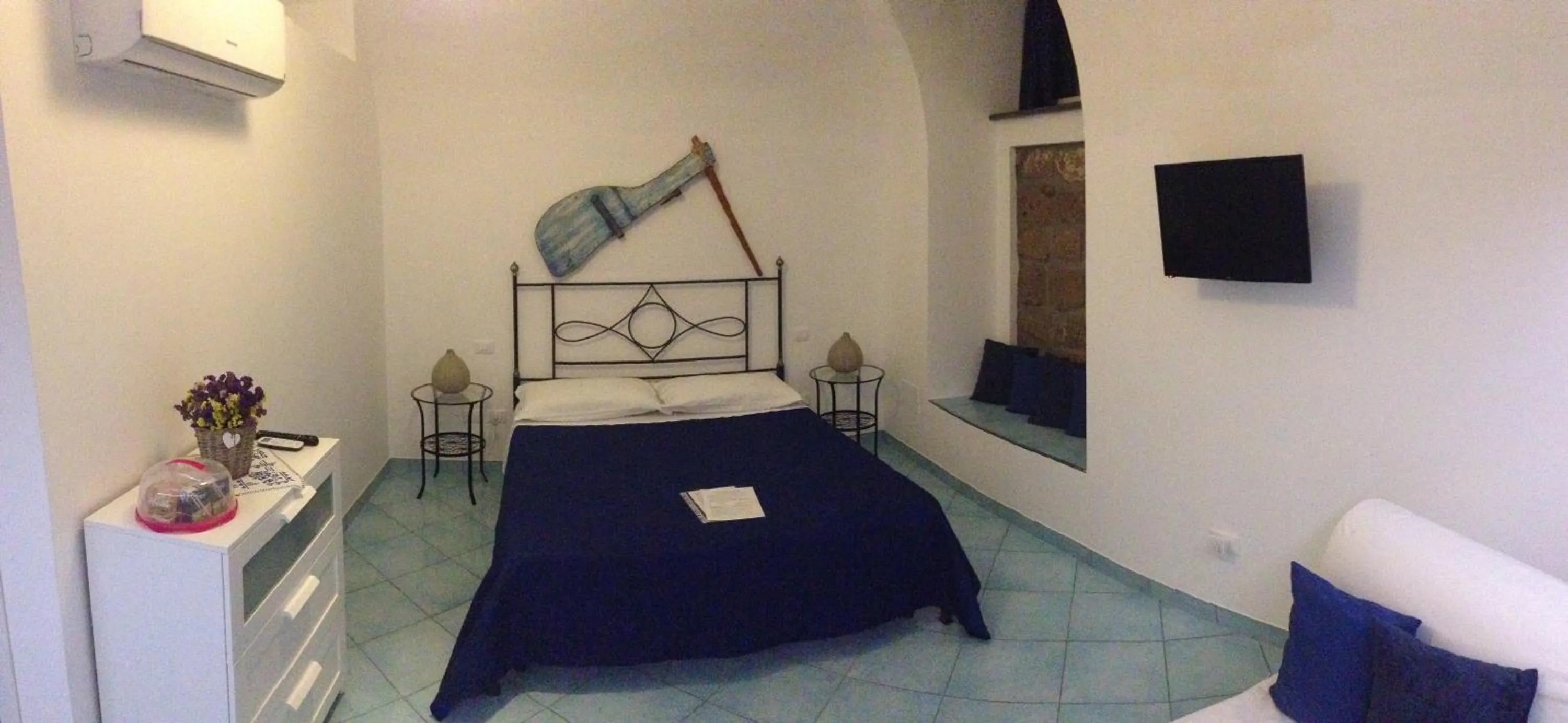 Bed in B&B La Grotta Marina