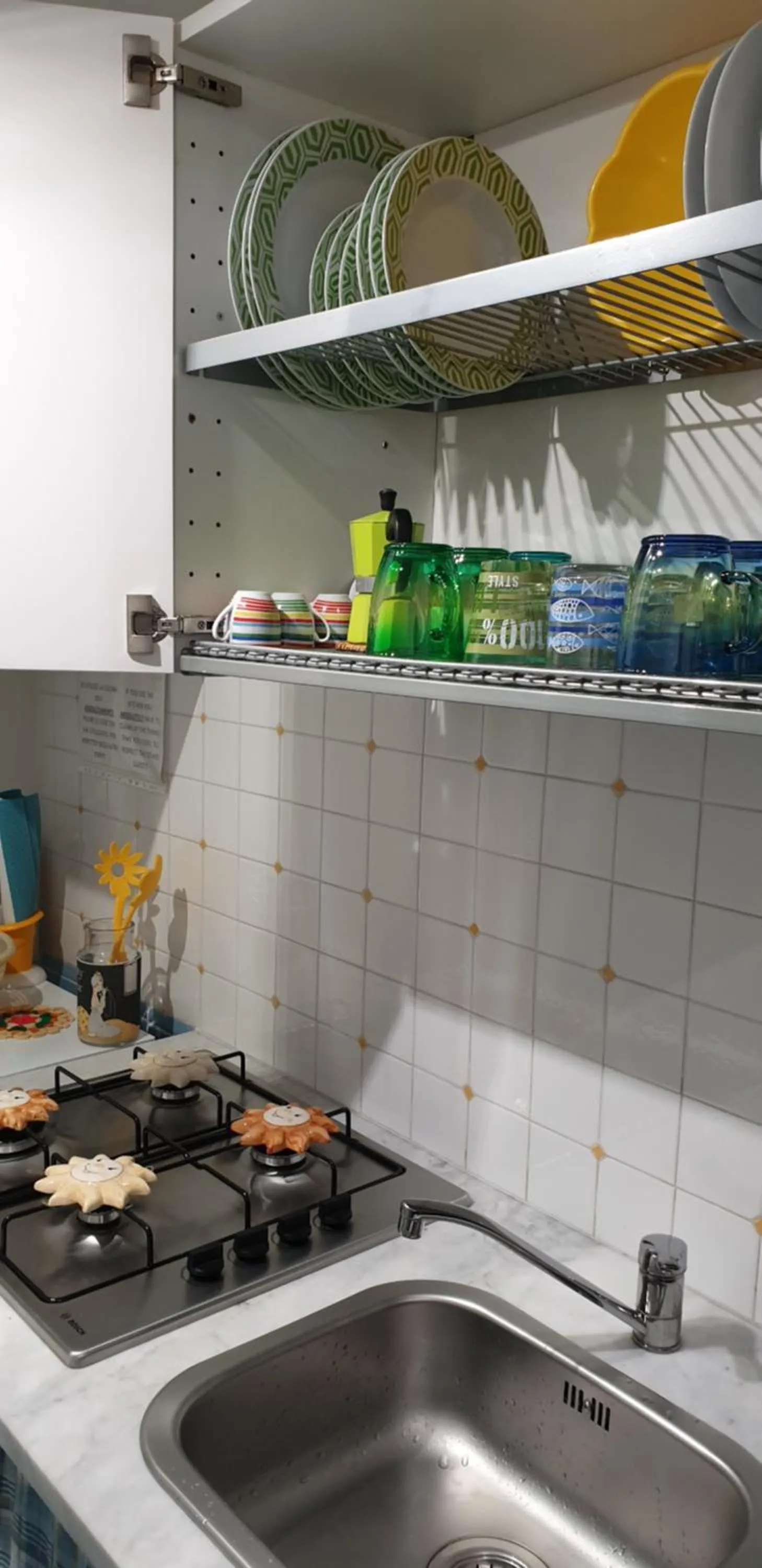 Communal kitchen in B&B La Grotta Marina