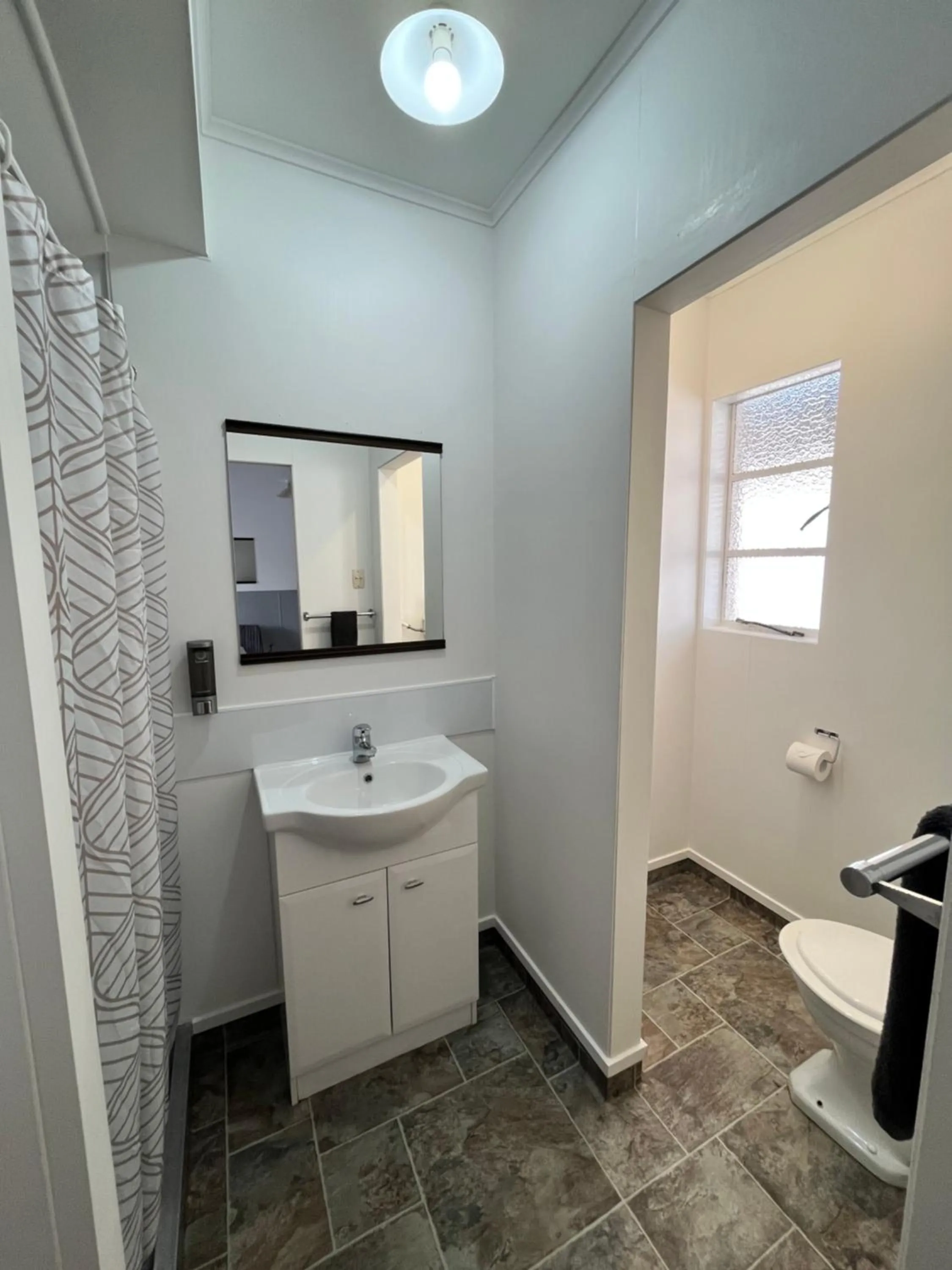 Bathroom in Bings Motel