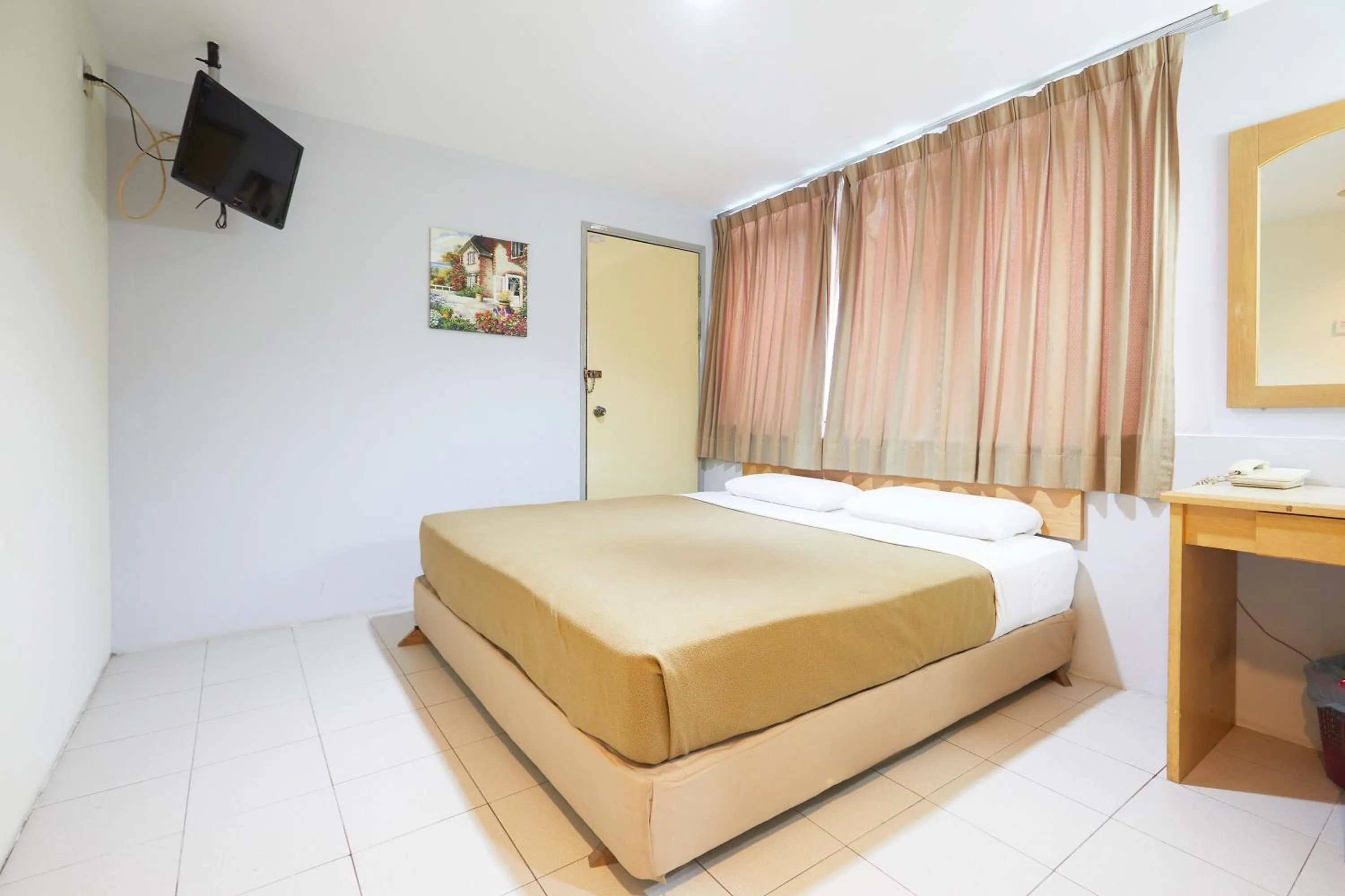 Bedroom, Bed in Tang City Hotel, Petaling Street, Merdeka PNB 118 Tower
