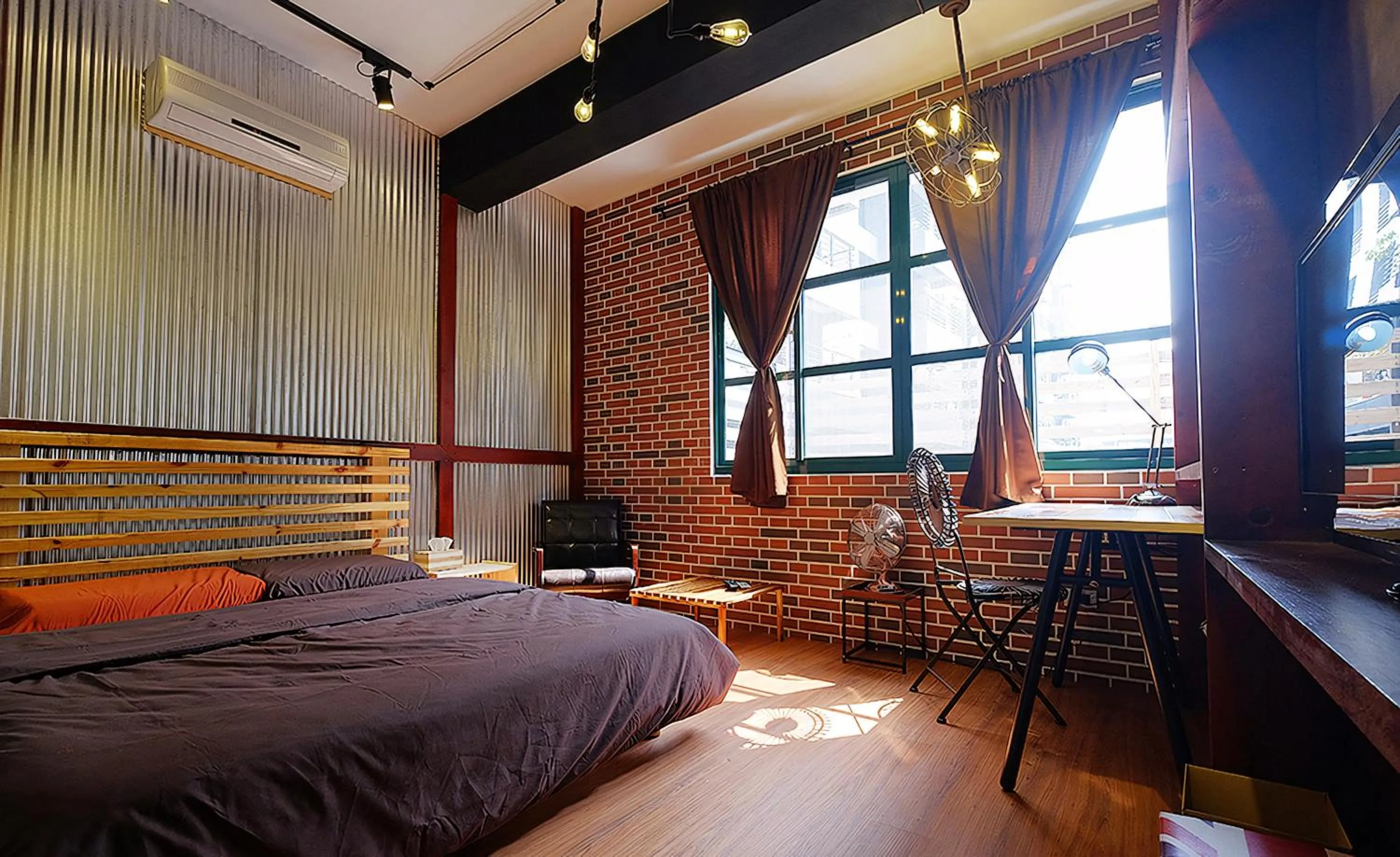 Property building, Bed in Baker Street London Style Inn