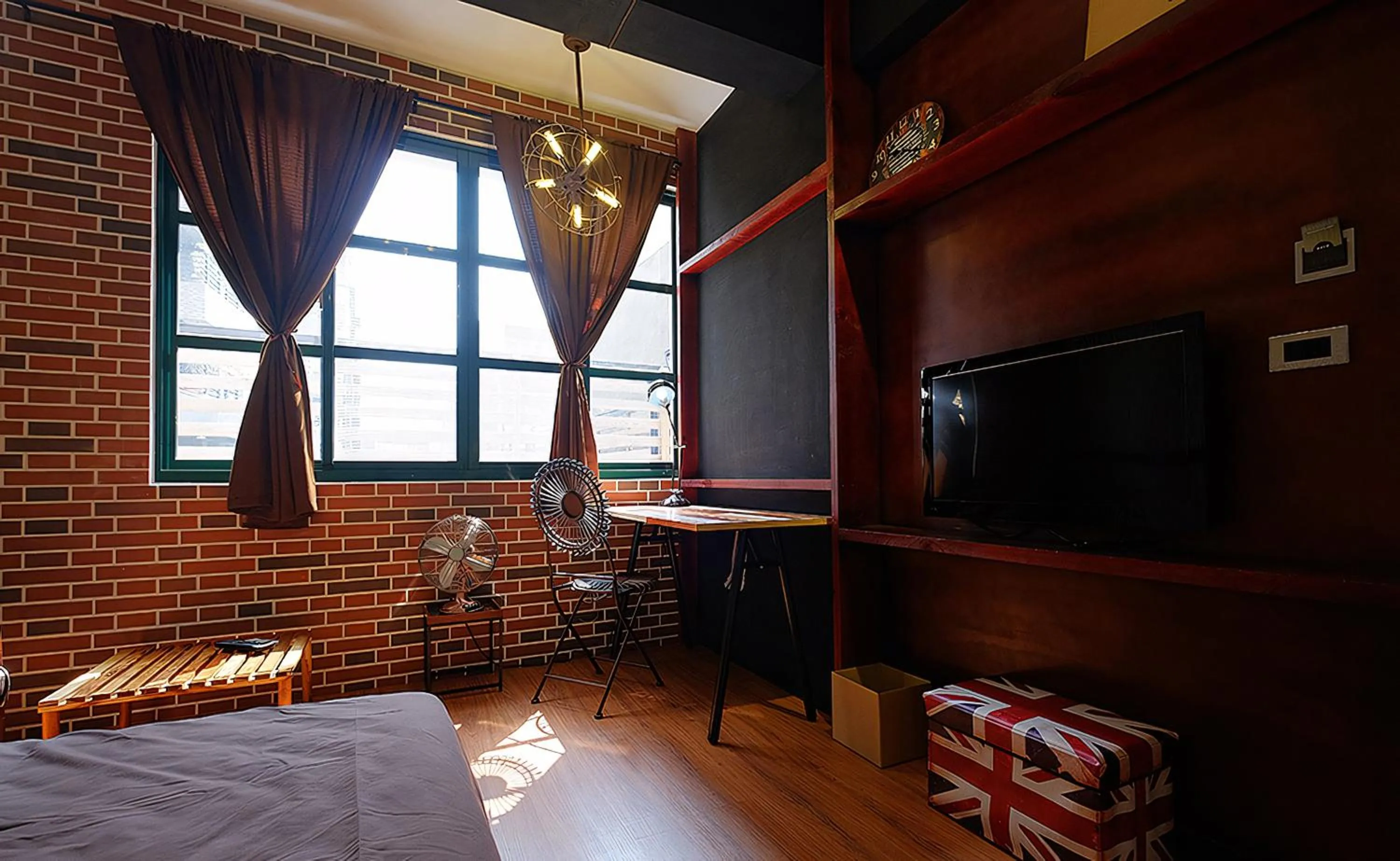 Property building, Bed in Baker Street London Style Inn