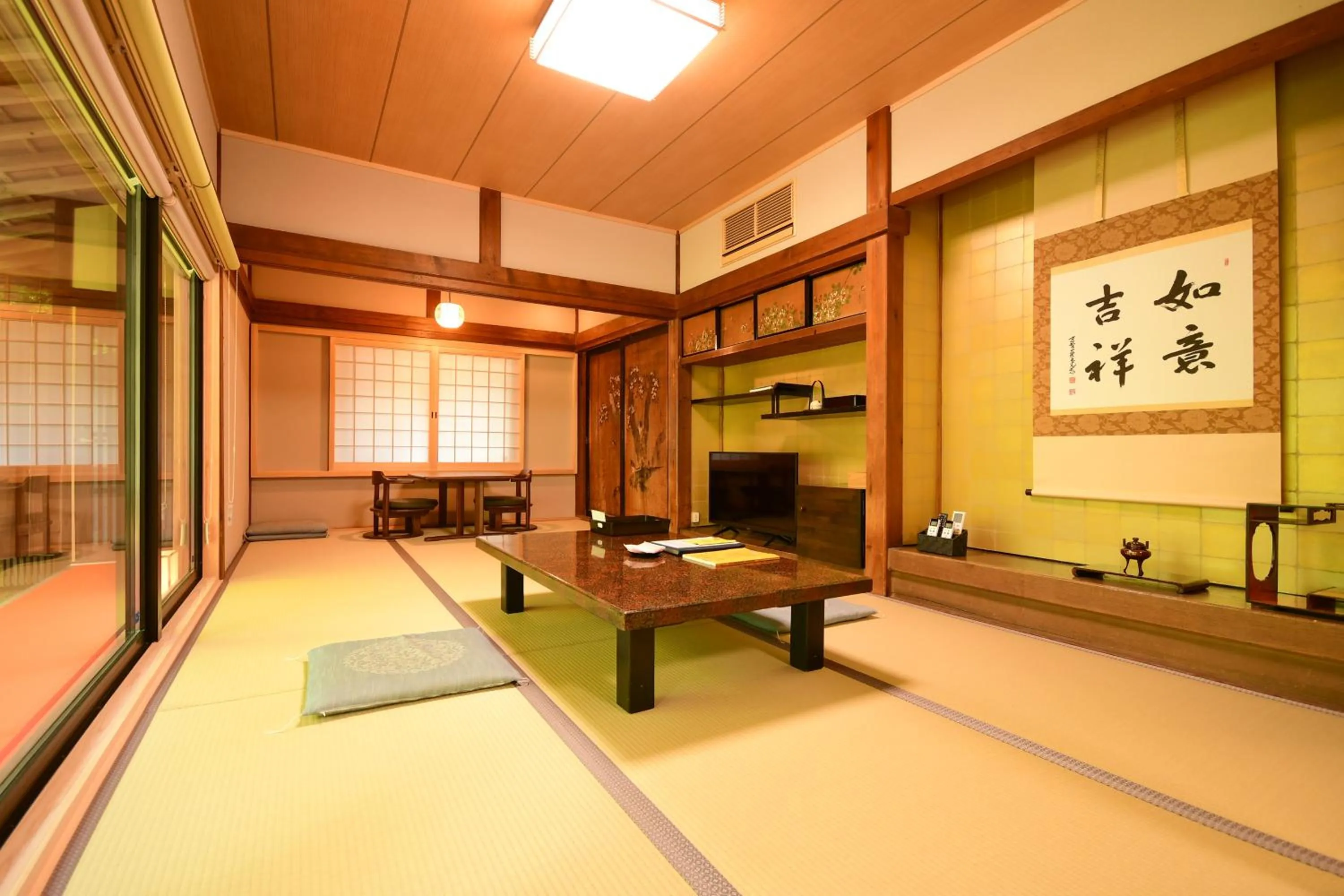 Photo of the whole room in Koyasan Shukubo Jokiin