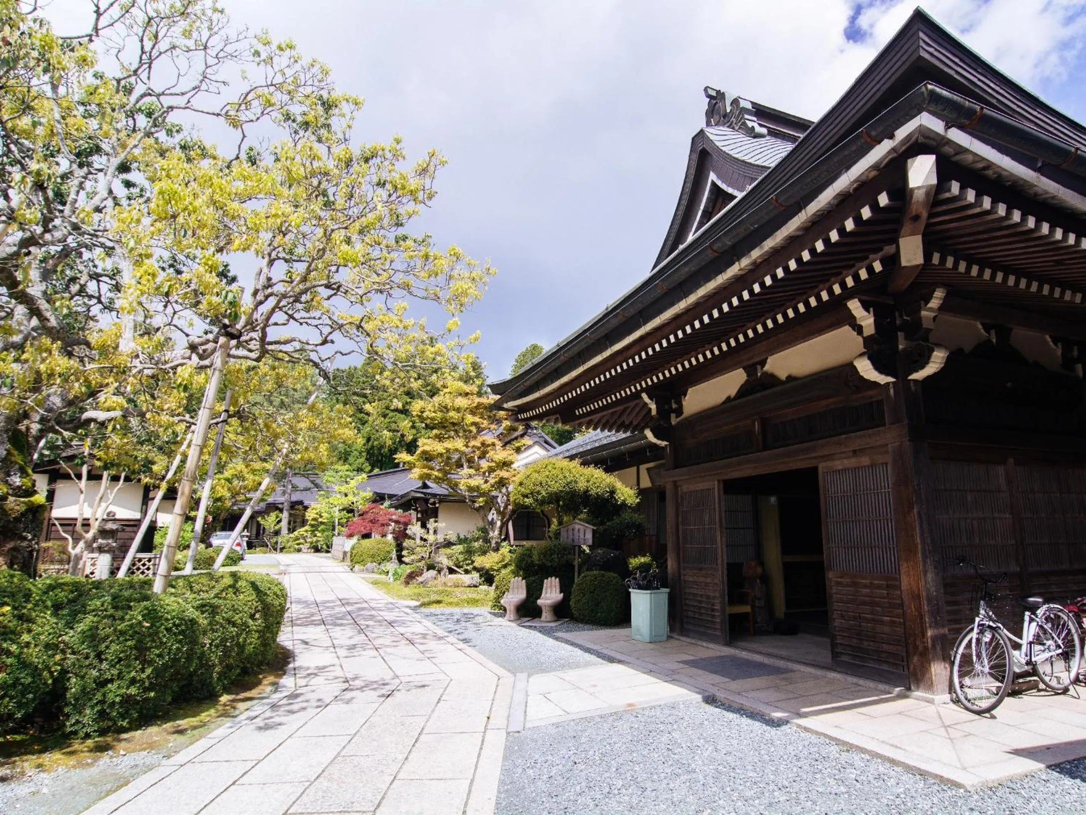 Facade/entrance in Koyasan Shukubo Jokiin