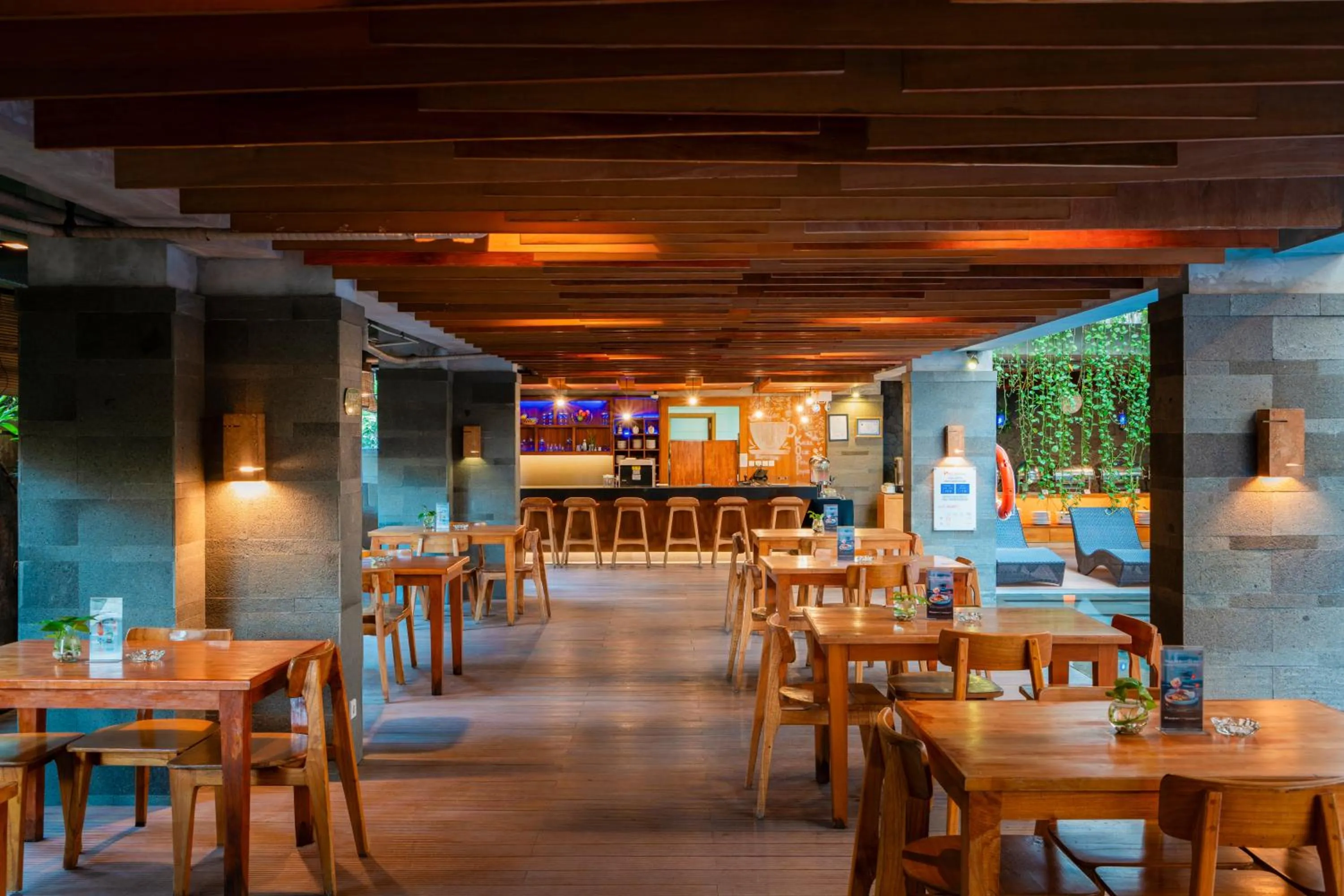 Restaurant/places to eat in Swiss-Belexpress Kuta Legian