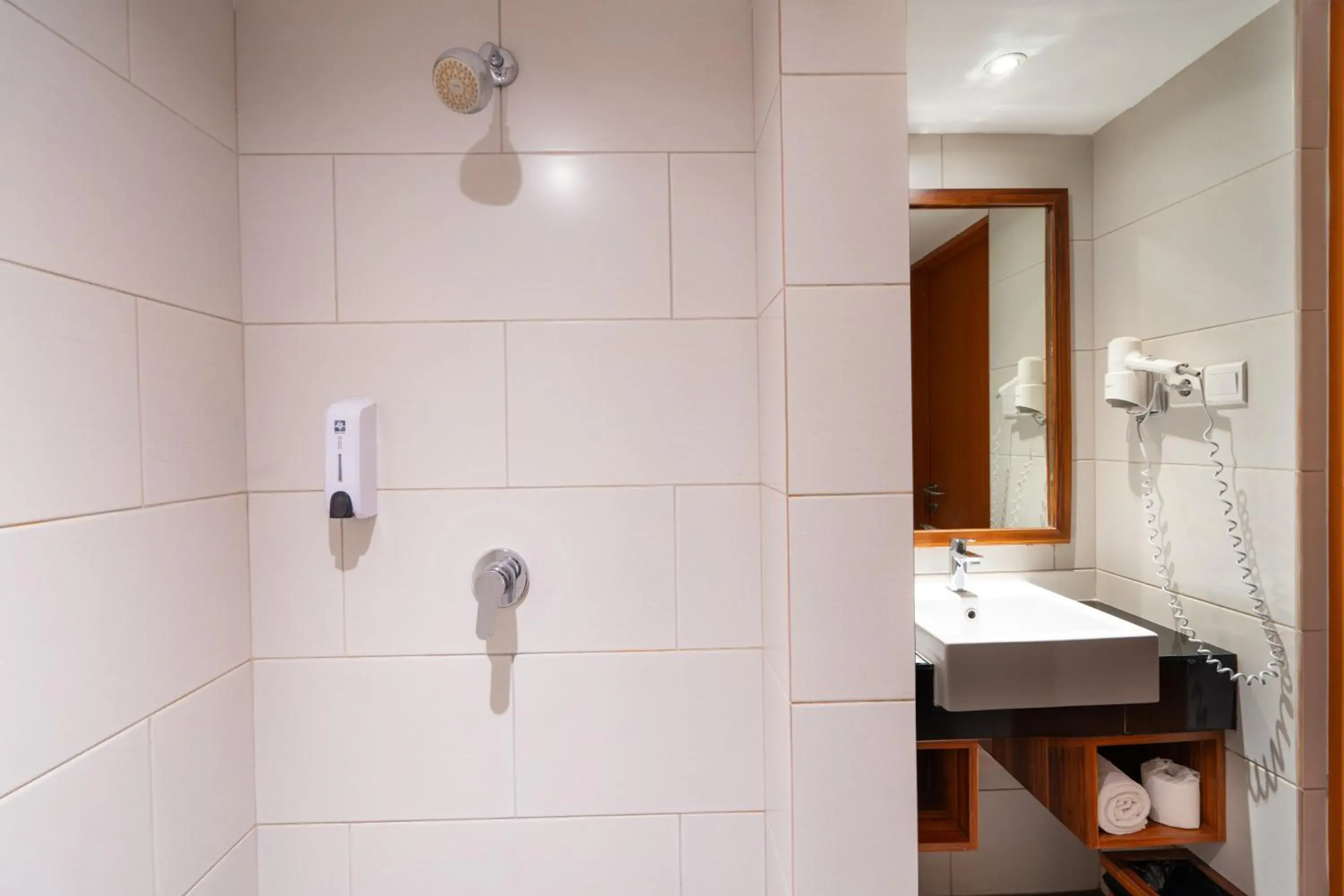 Super Express Twin Room in Swiss-Belexpress Kuta Legian Super Express Twin Room in Swiss-Belexpress Kuta Legian