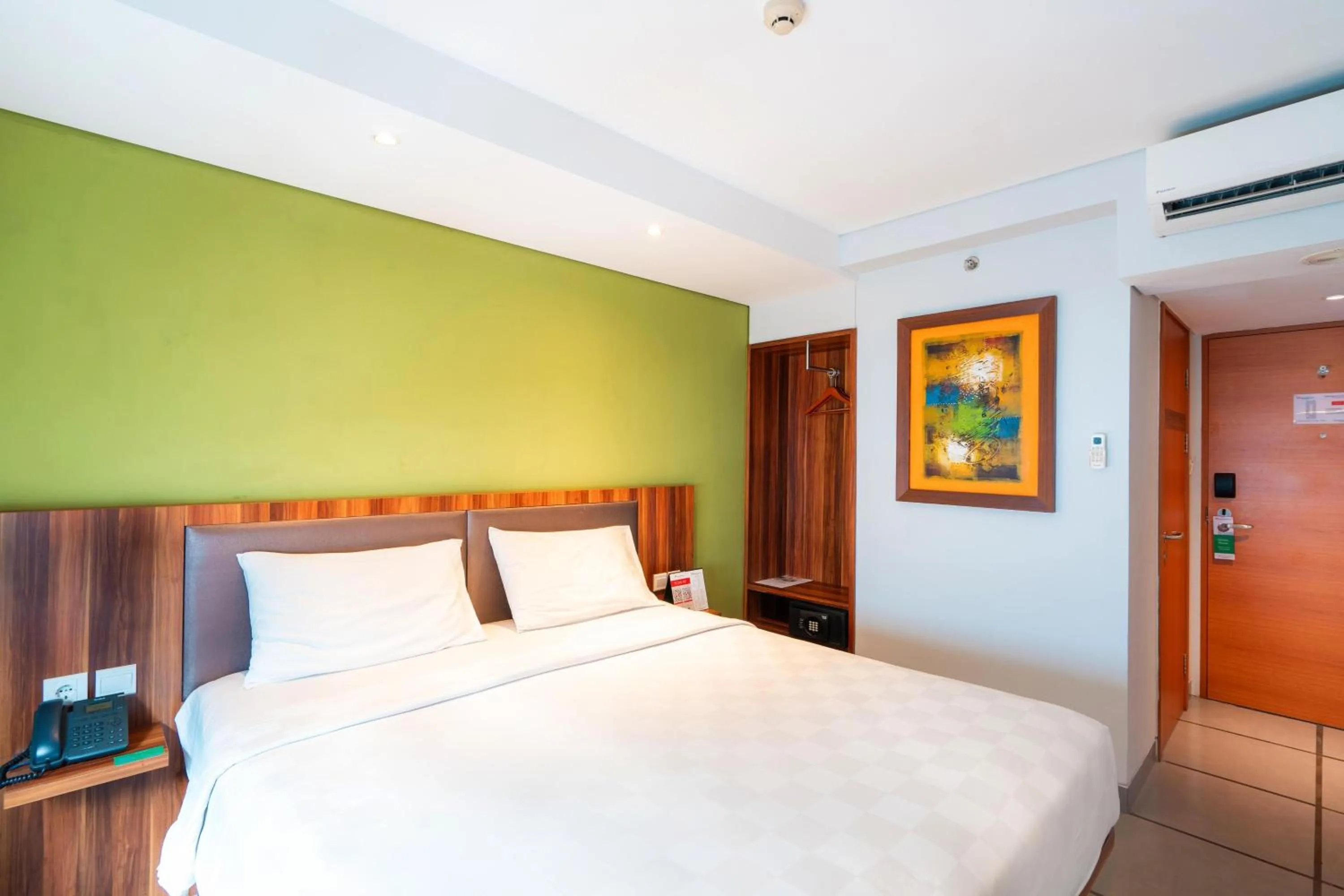 Bed in Swiss-Belexpress Kuta Legian