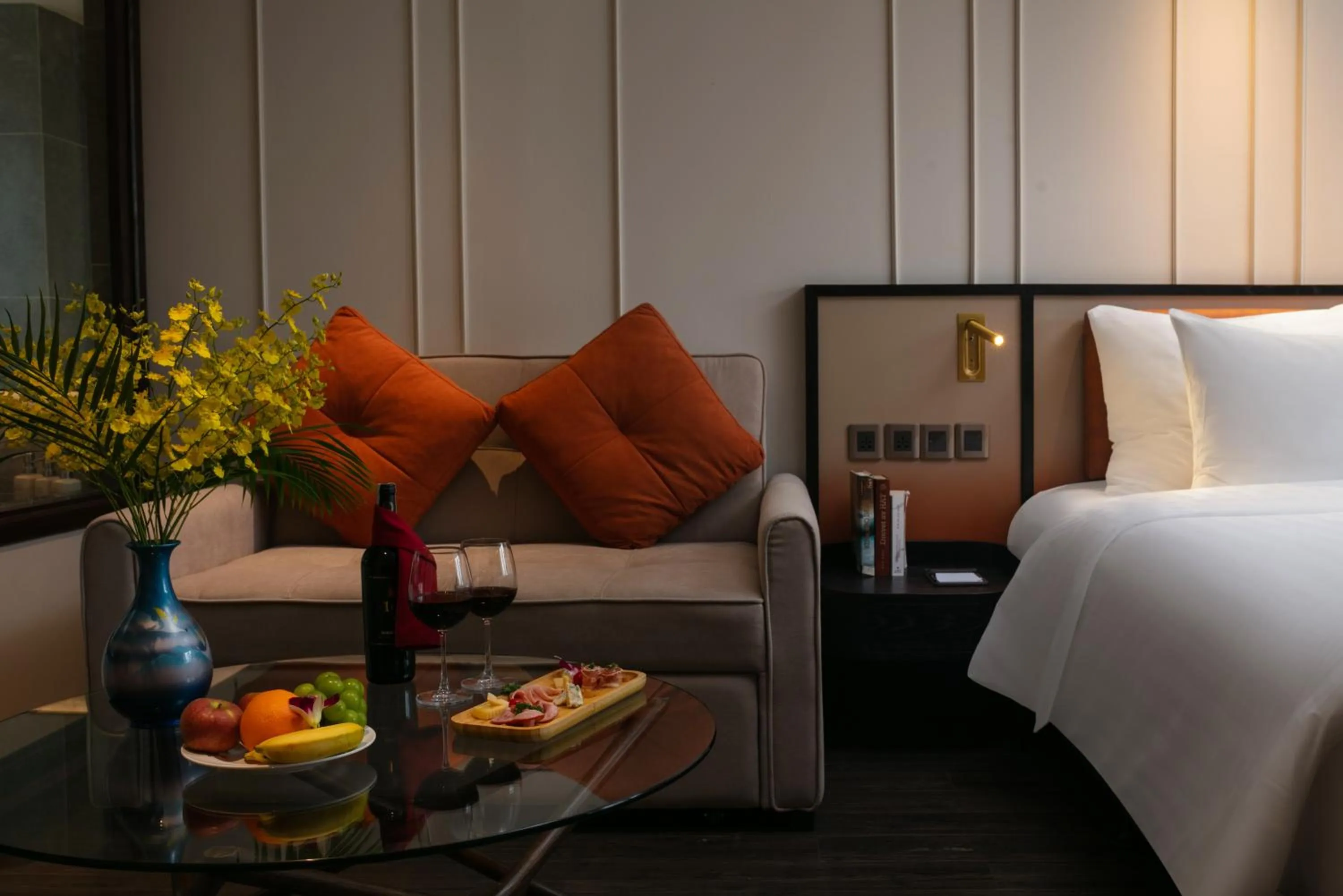 Seating area, Bed in The Chi Boutique Hotel