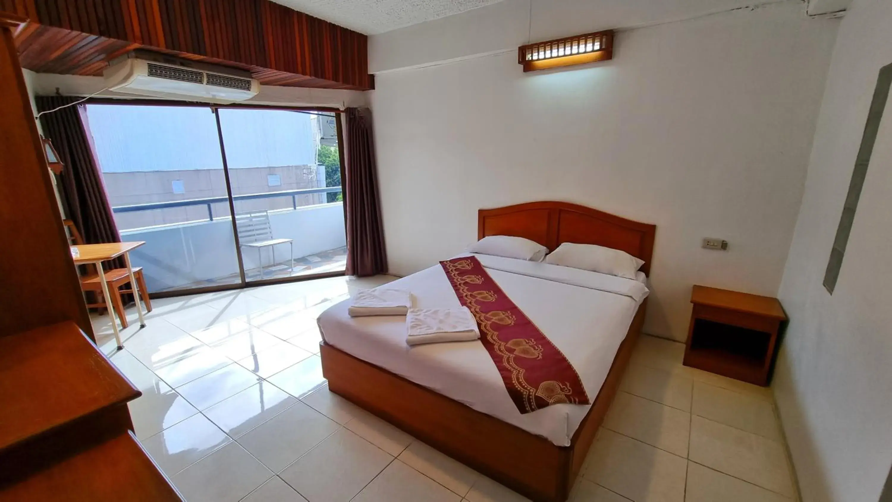 Bed in Arcadia Mansion Bed in Arcadia Mansion