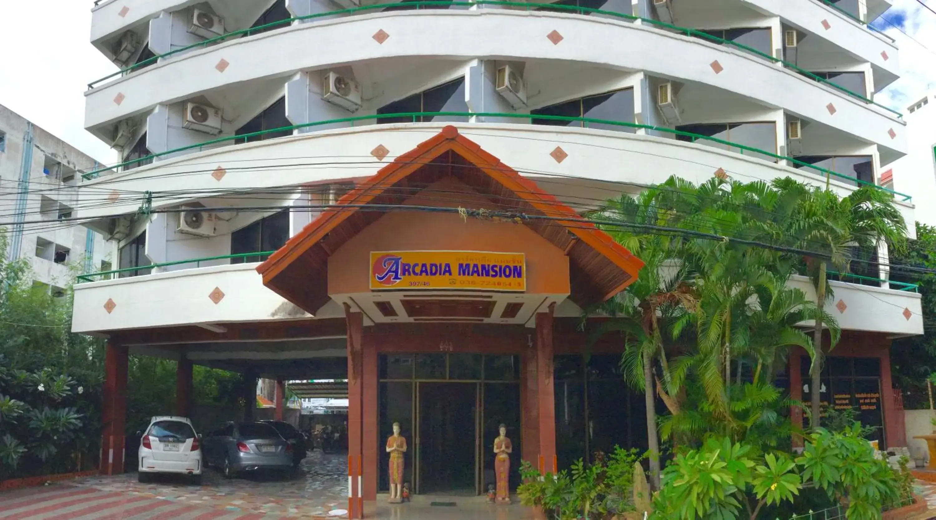 Facade/entrance in Arcadia Mansion Facade/entrance in Arcadia Mansion