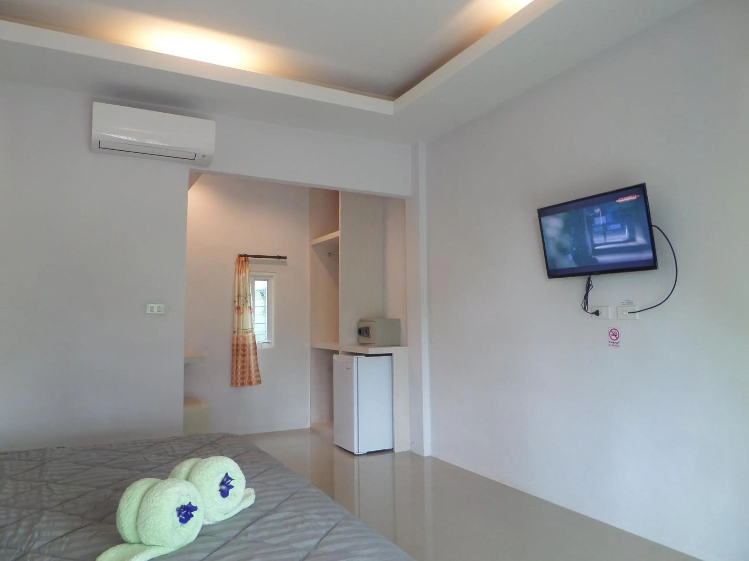 Bed in Lanta Triple Novel