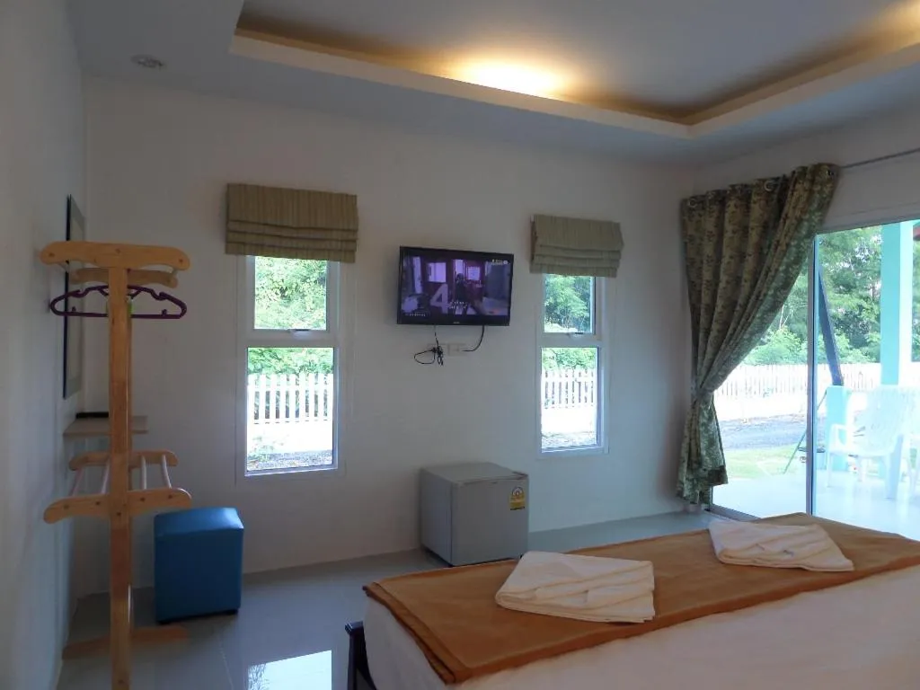 Bed in Lanta Triple Novel