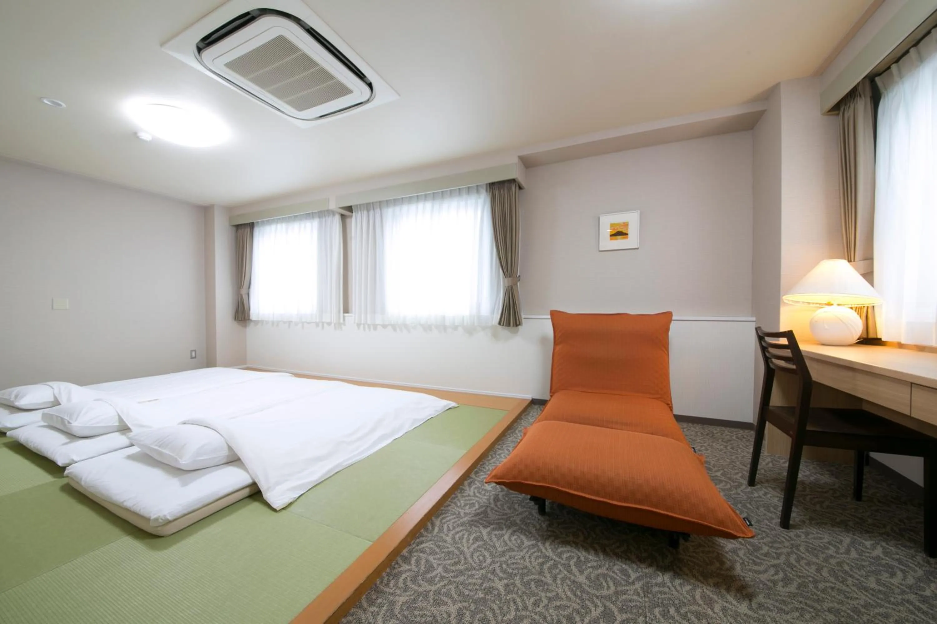 Photo of the whole room, Bed in Yokaichi Royal Hotel