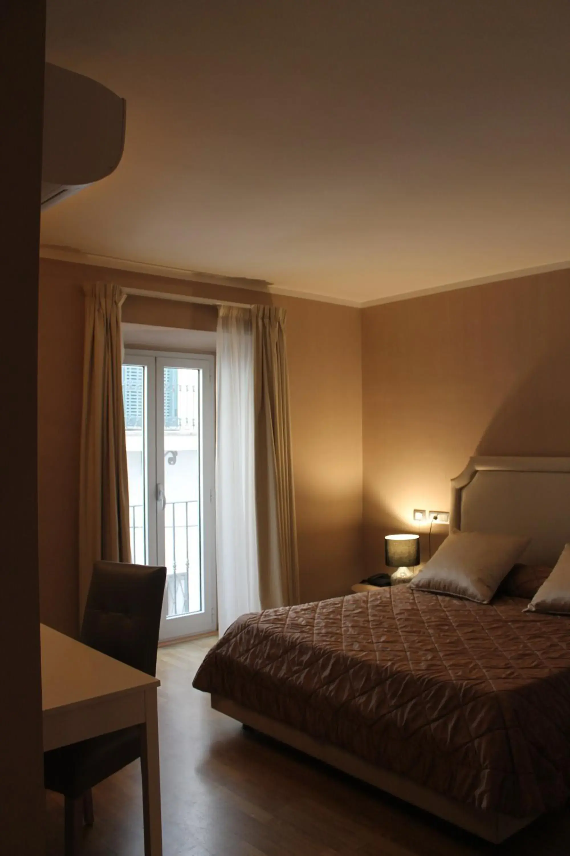 Bed in Hotel Centrale Bed in Hotel Centrale