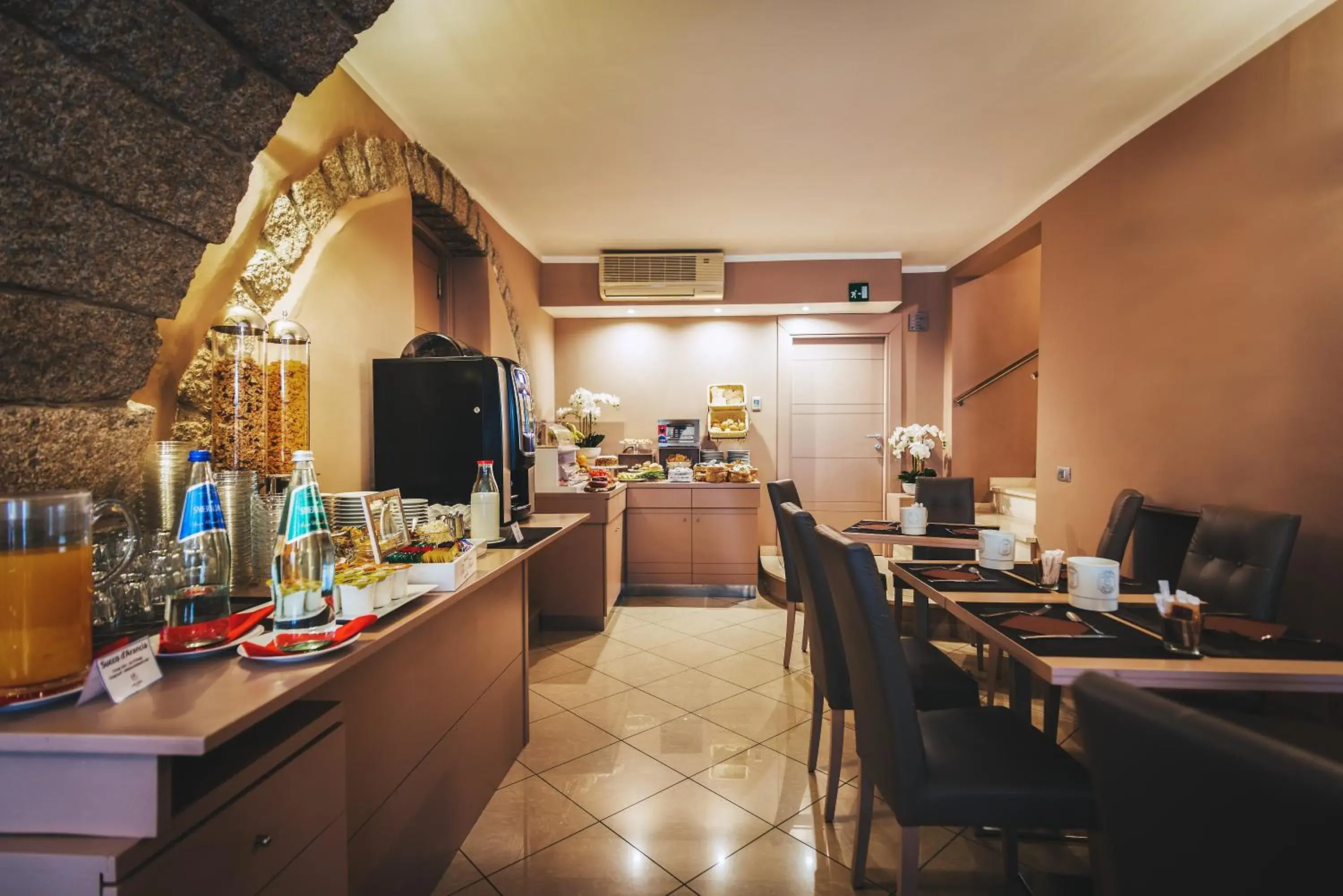 Restaurant/places to eat in Hotel Centrale Restaurant/places to eat in Hotel Centrale