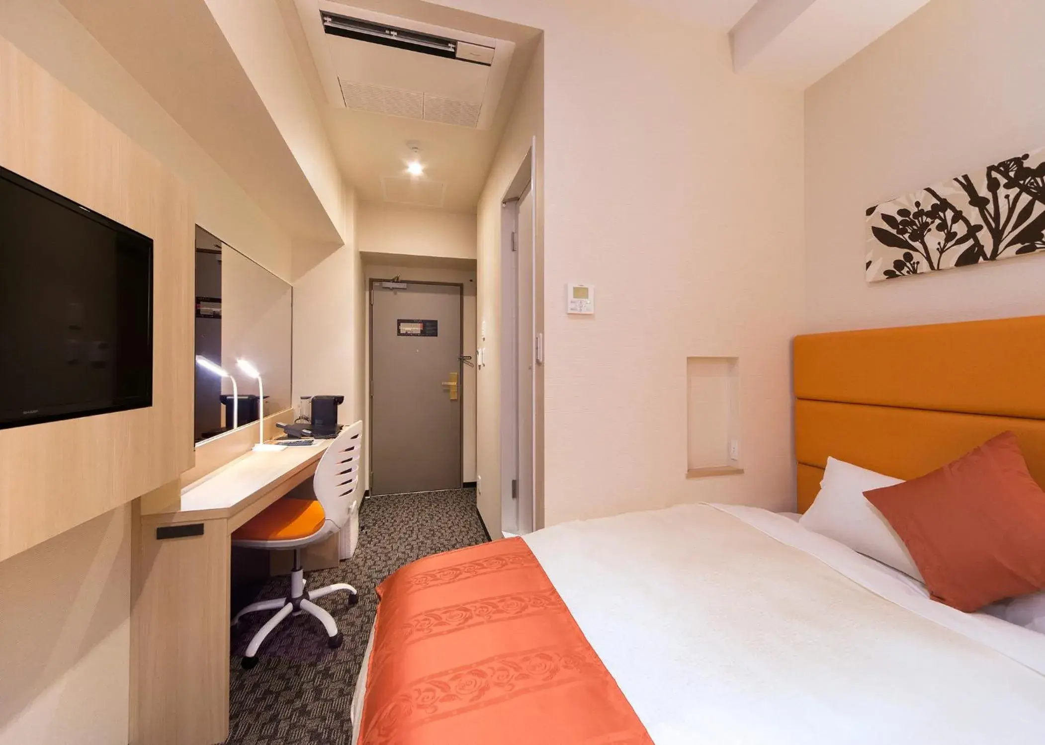 Photo of the whole room, Bed in Queens Hotel Chitose Photo of the whole room, Bed in Queens Hotel Chitose