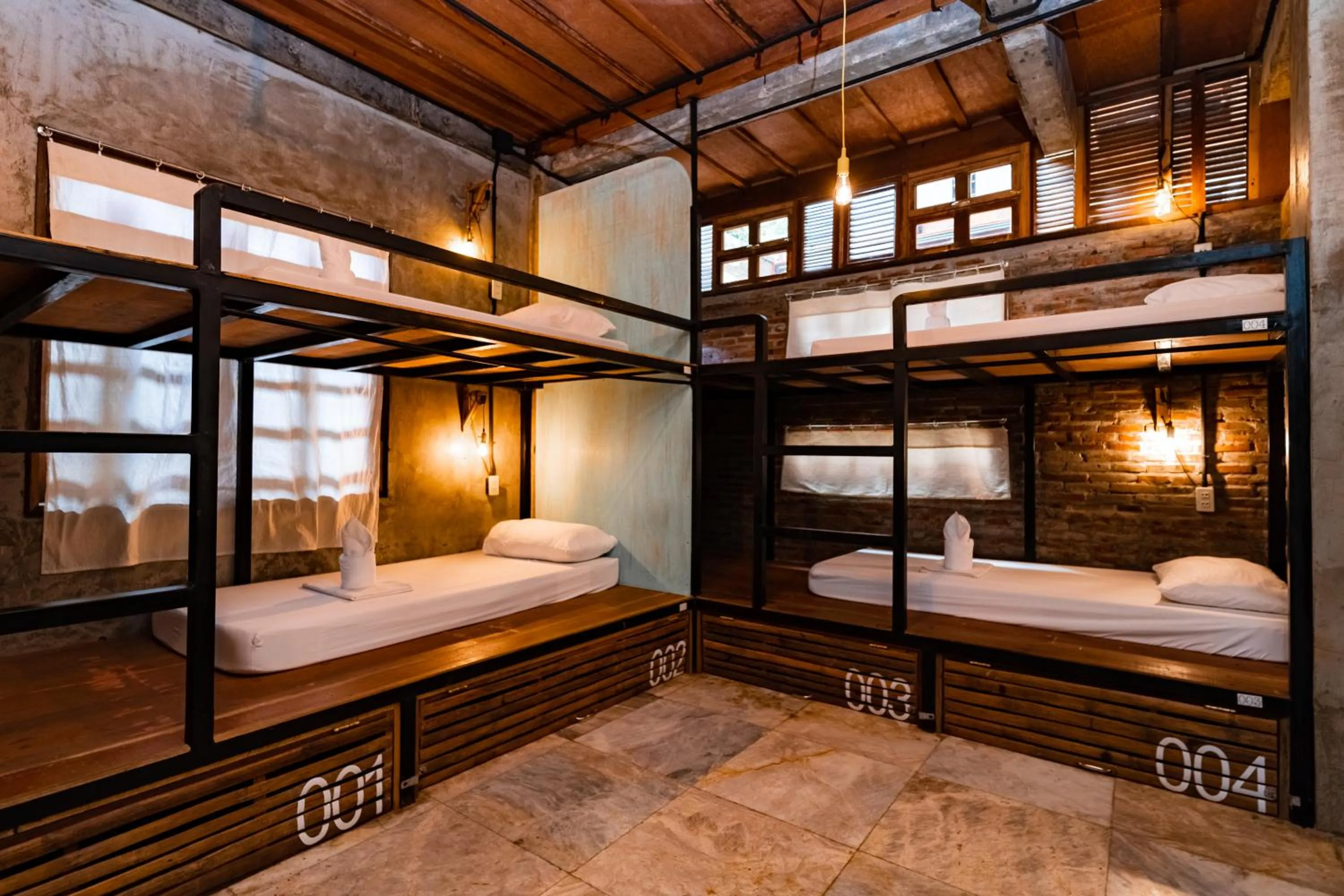 Bedroom, Bed in The Flying Fish Hostel