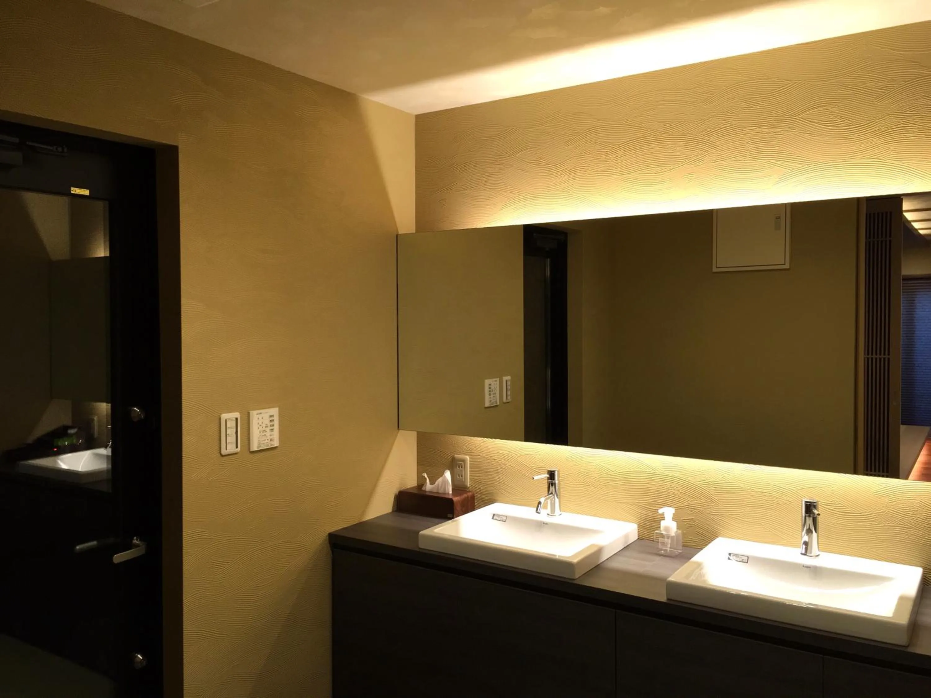 Bathroom in Hananobou Kinkakuji-michi