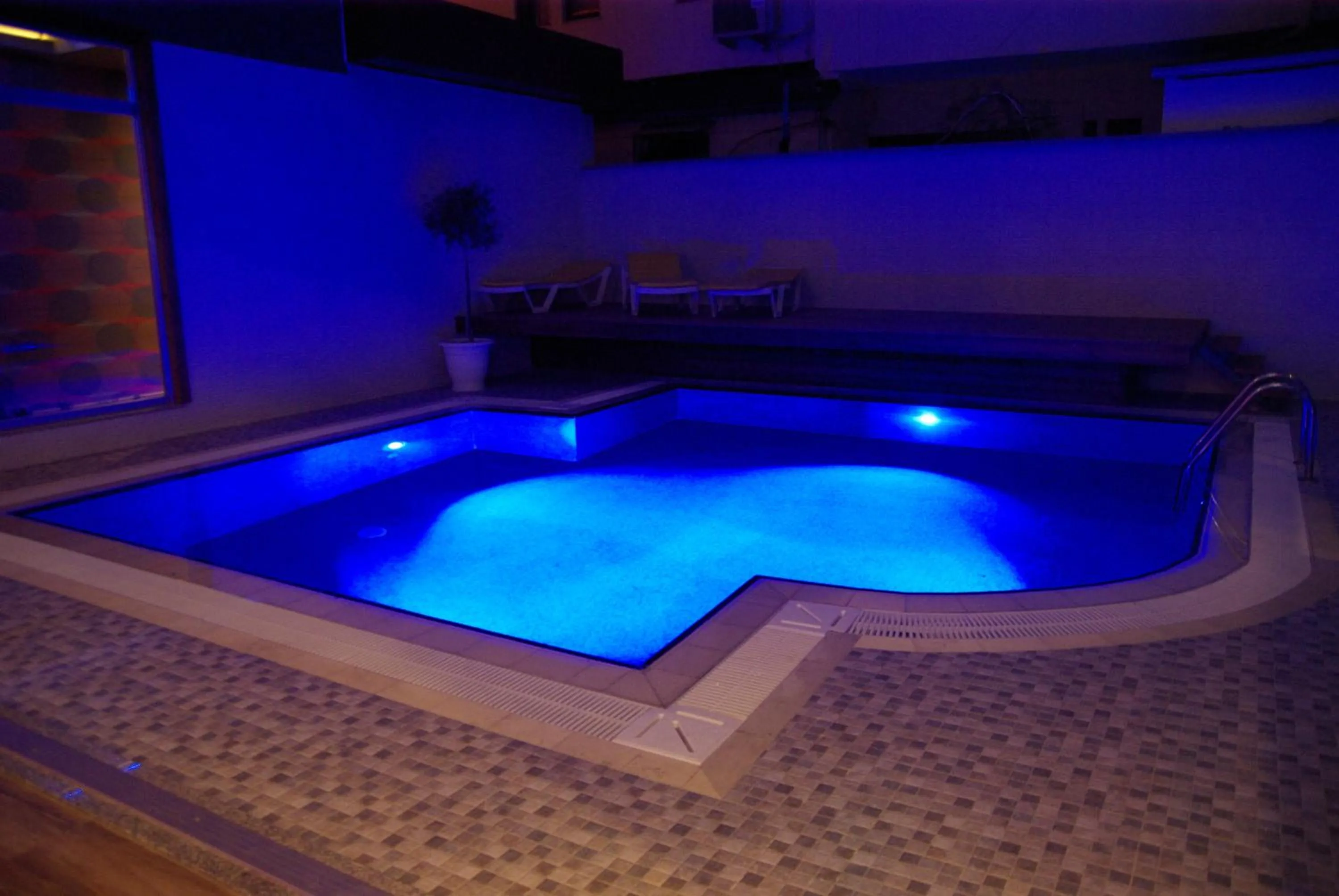 Swimming pool in Delfino Apart Hotel