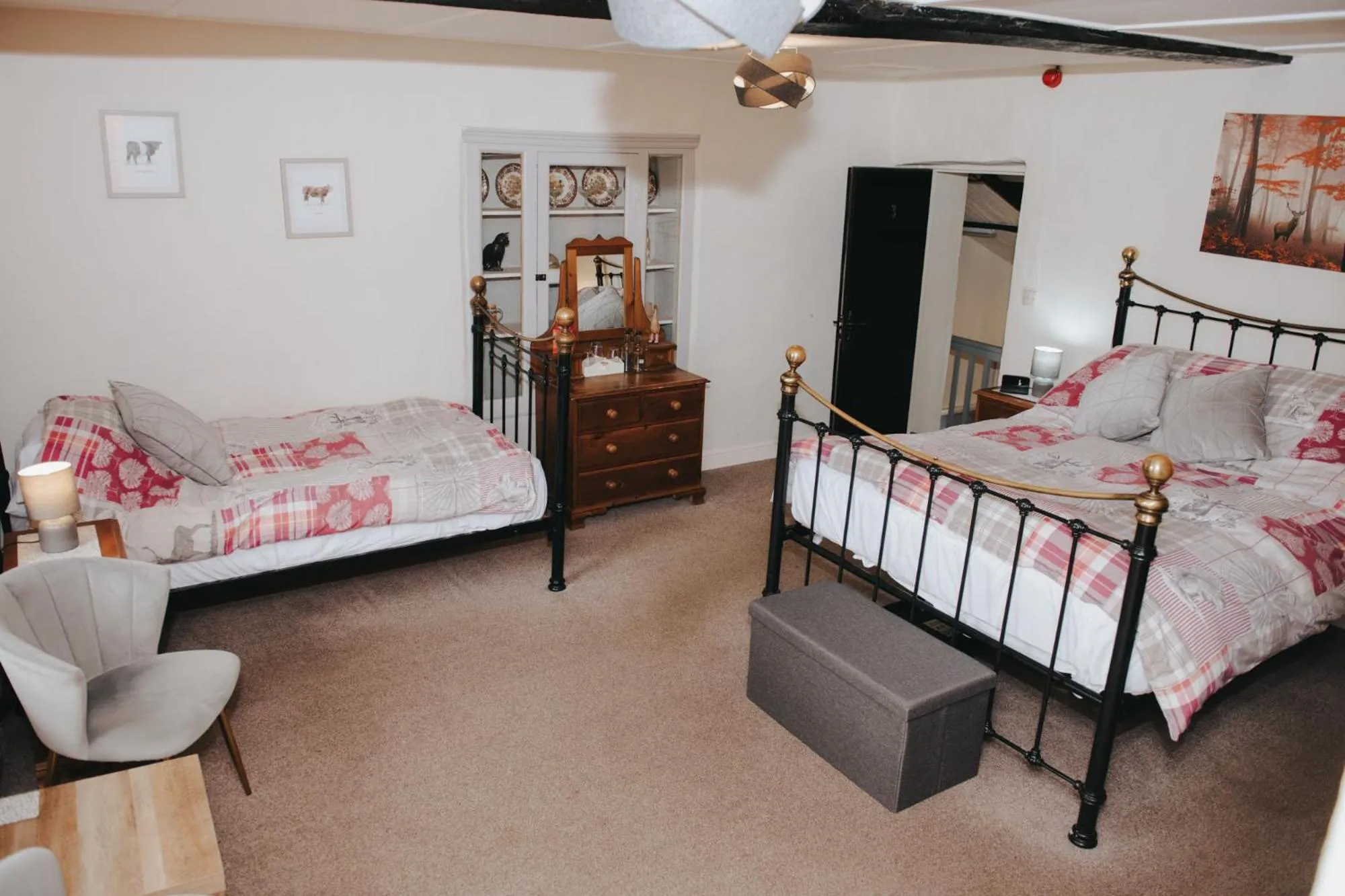 Bedroom, Bed in The Street Head Inn