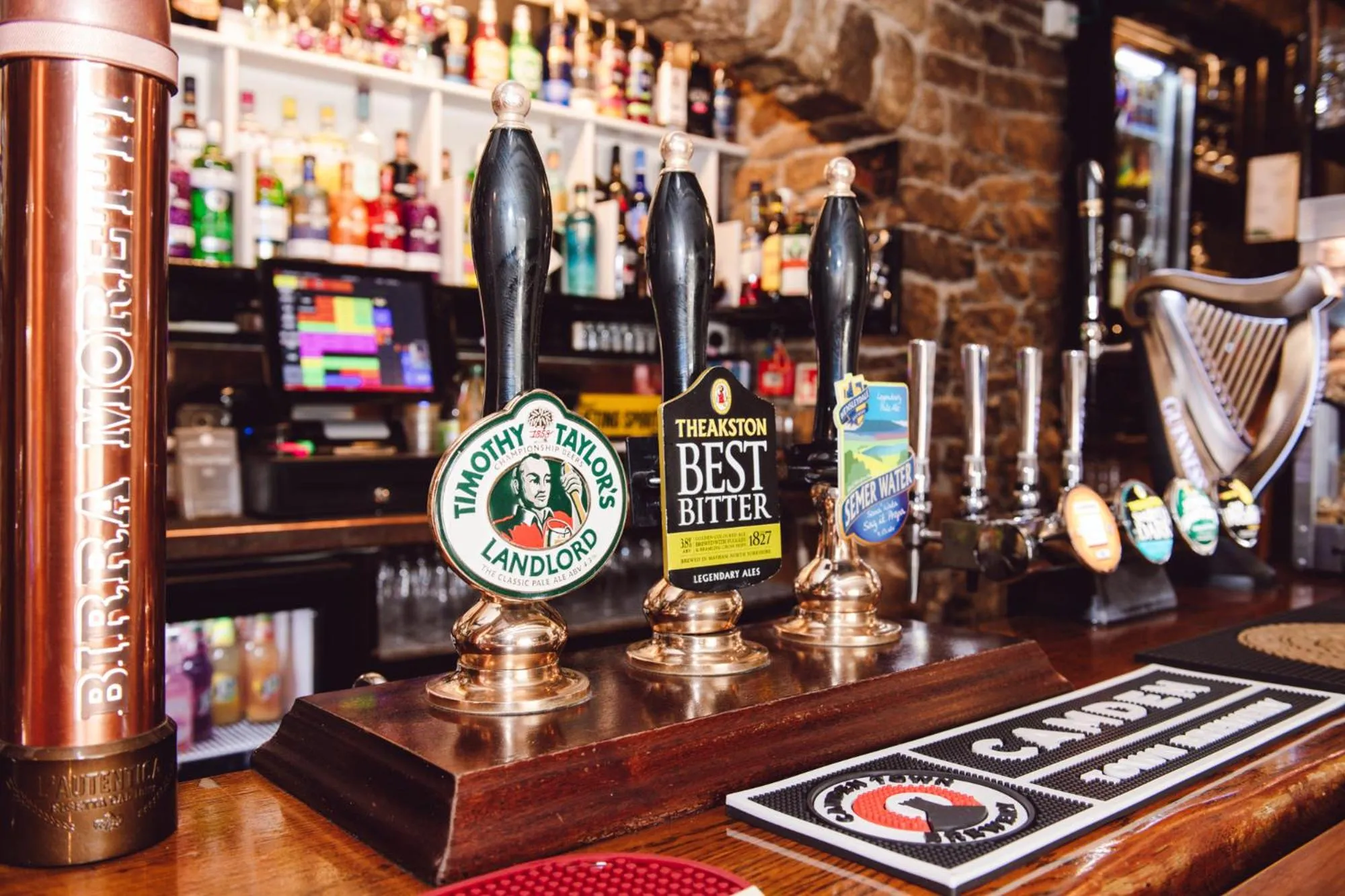 Drinks in The Street Head Inn