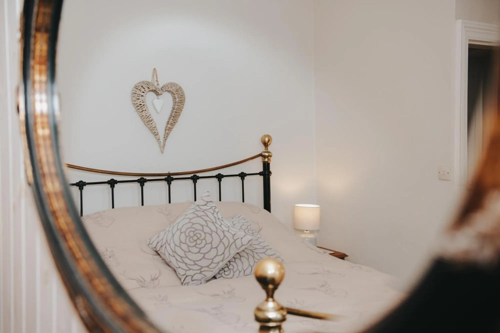 Bedroom, Bed in The Street Head Inn