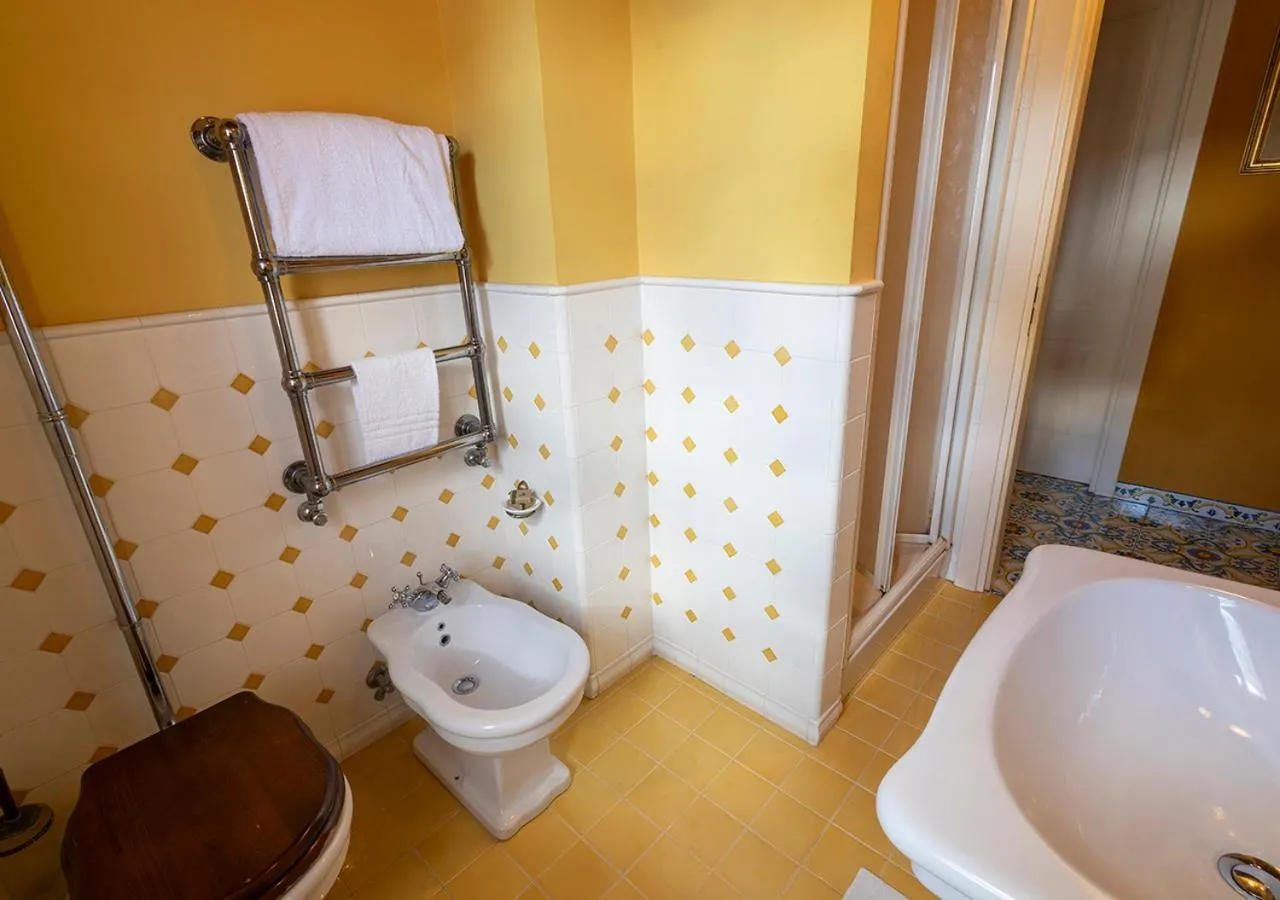 Shower in B&B Belcuore