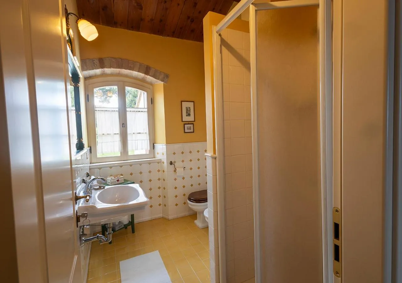 Shower in B&B Belcuore