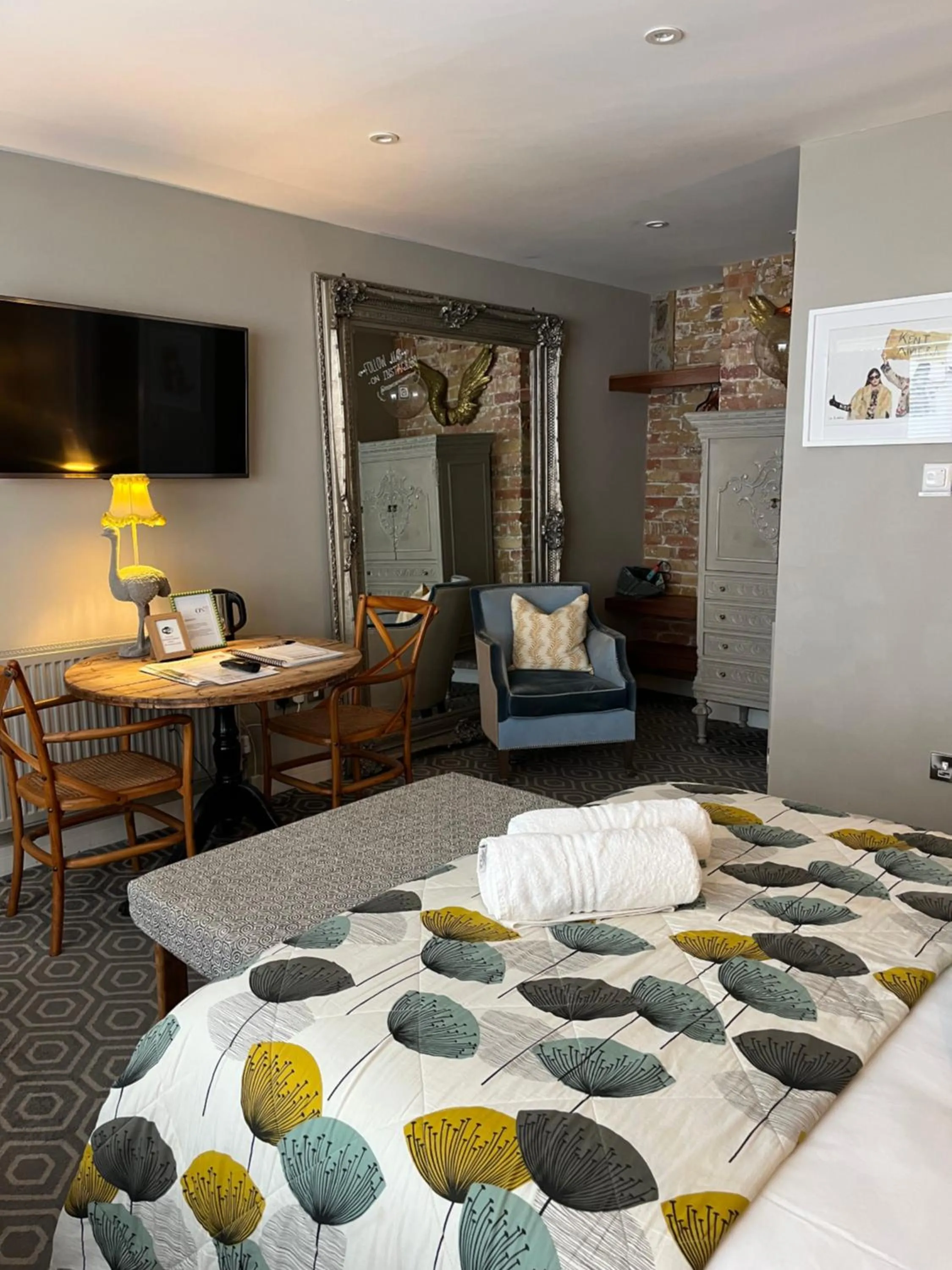 Bed in Rooms at number one