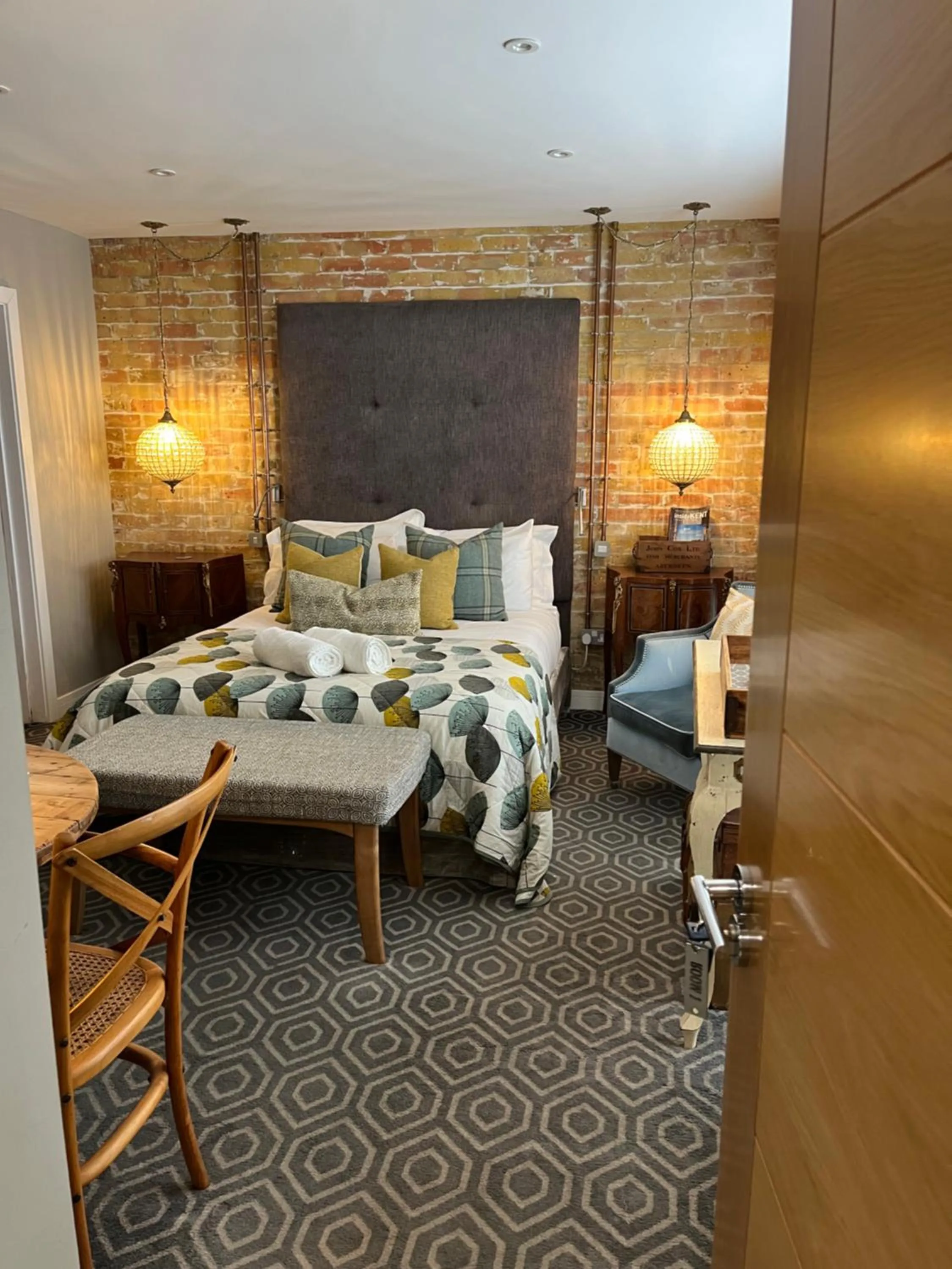 Bed in Rooms at number one