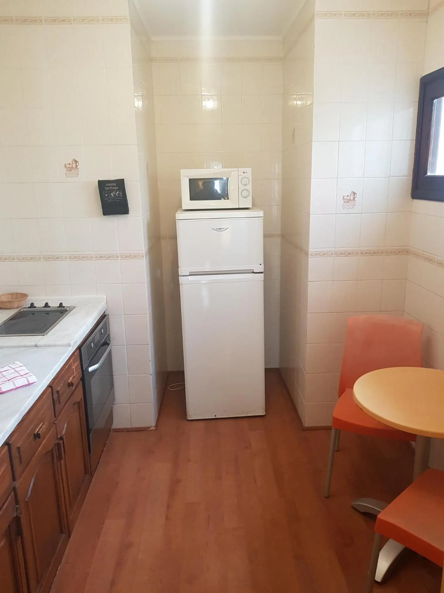 Kitchen or kitchenette in Apartamentos Parot Quality