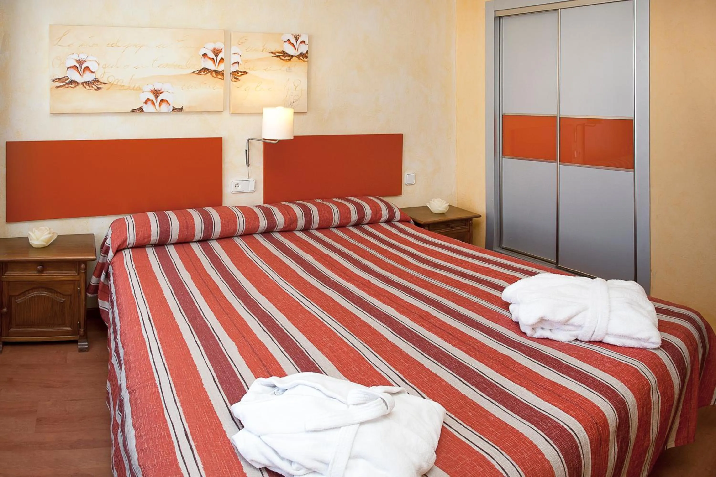 Bedroom, Bed in Apartamentos Parot Quality