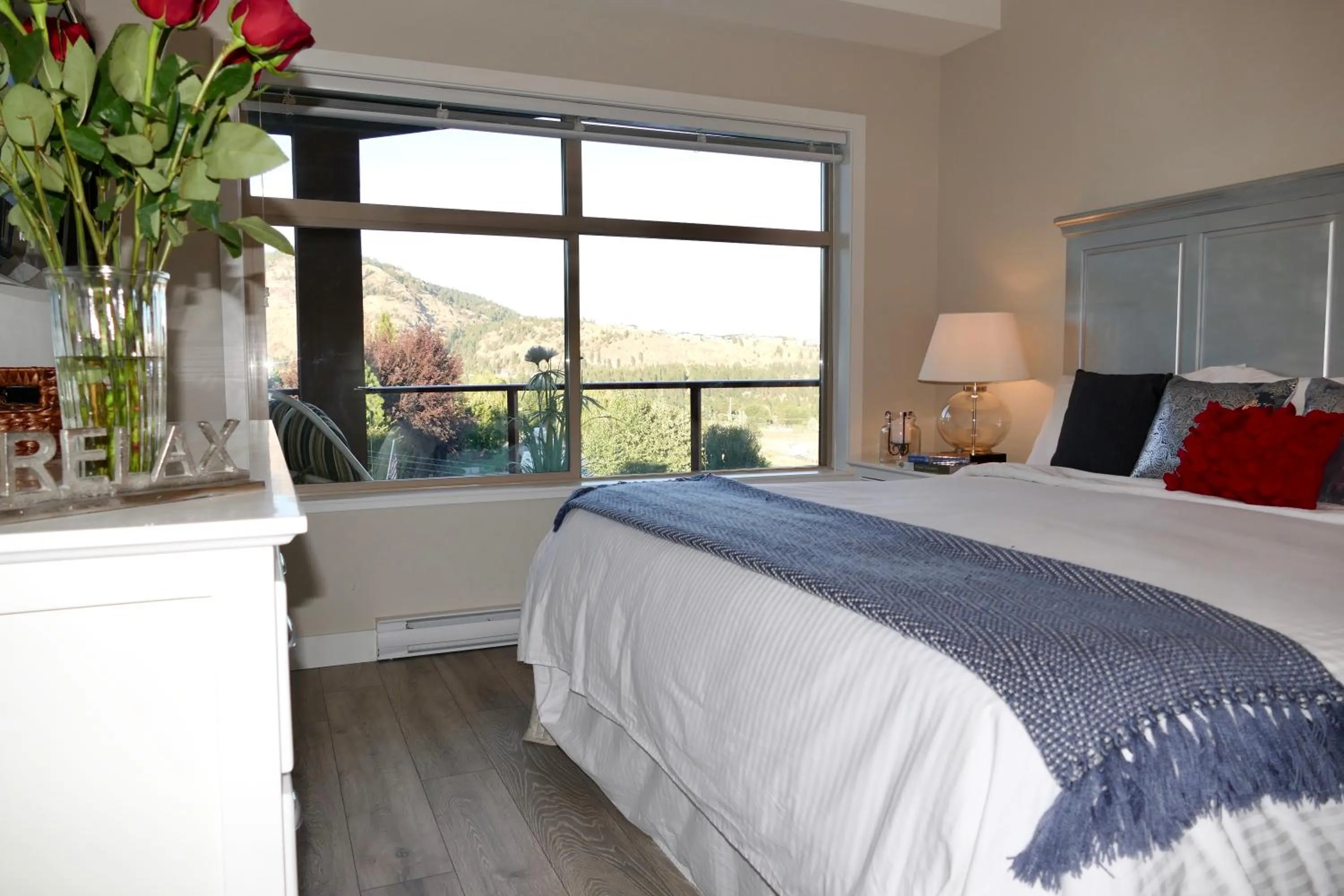 Photo of the whole room, Bed in Copper Oasis