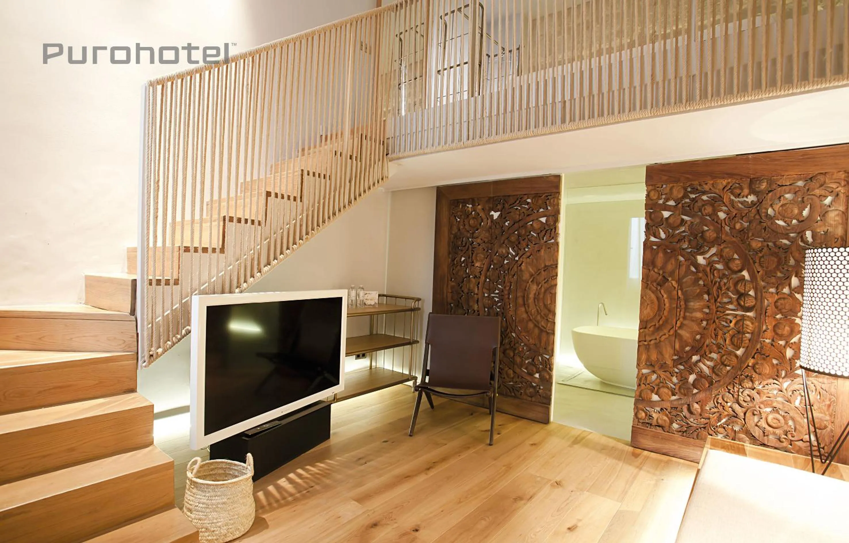 TV and multimedia in Puro Hotel Oasis Urbano