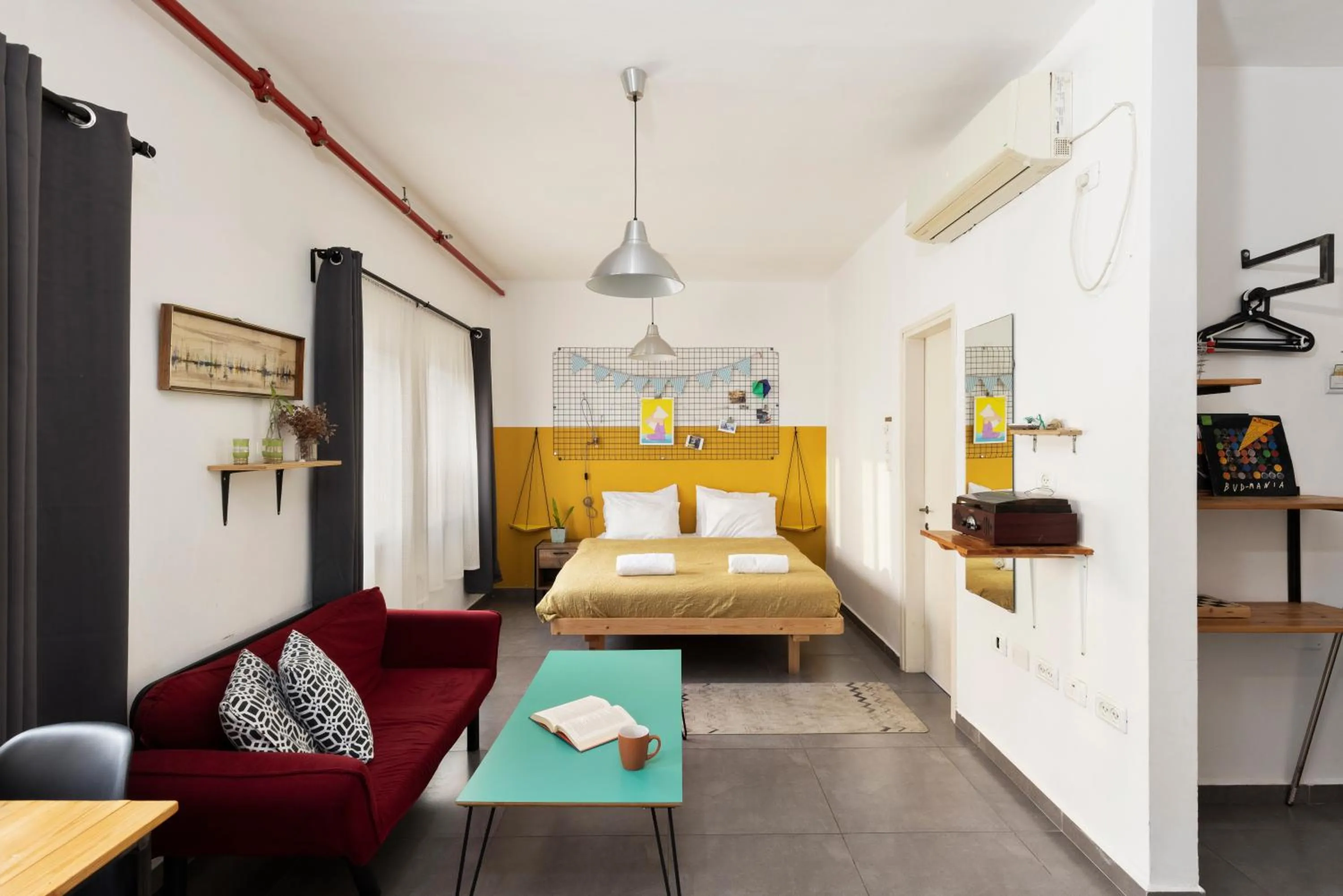 Living room, Bed in Rena's House