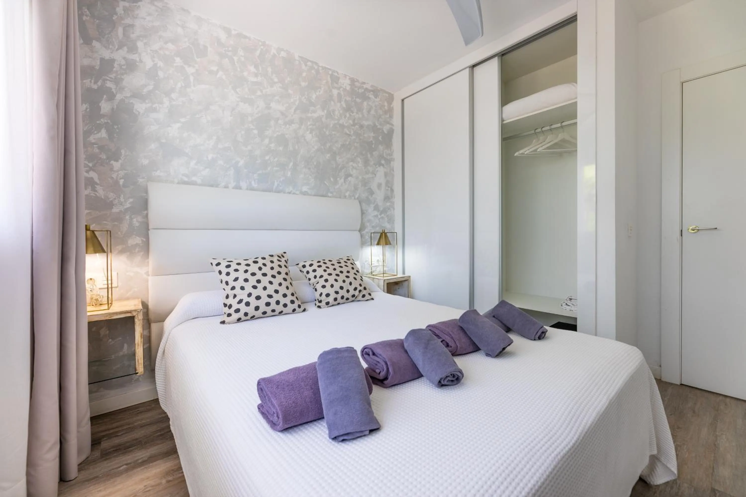 Bedroom, Bed in Bristol Sunset Beach - Holiday Apartments