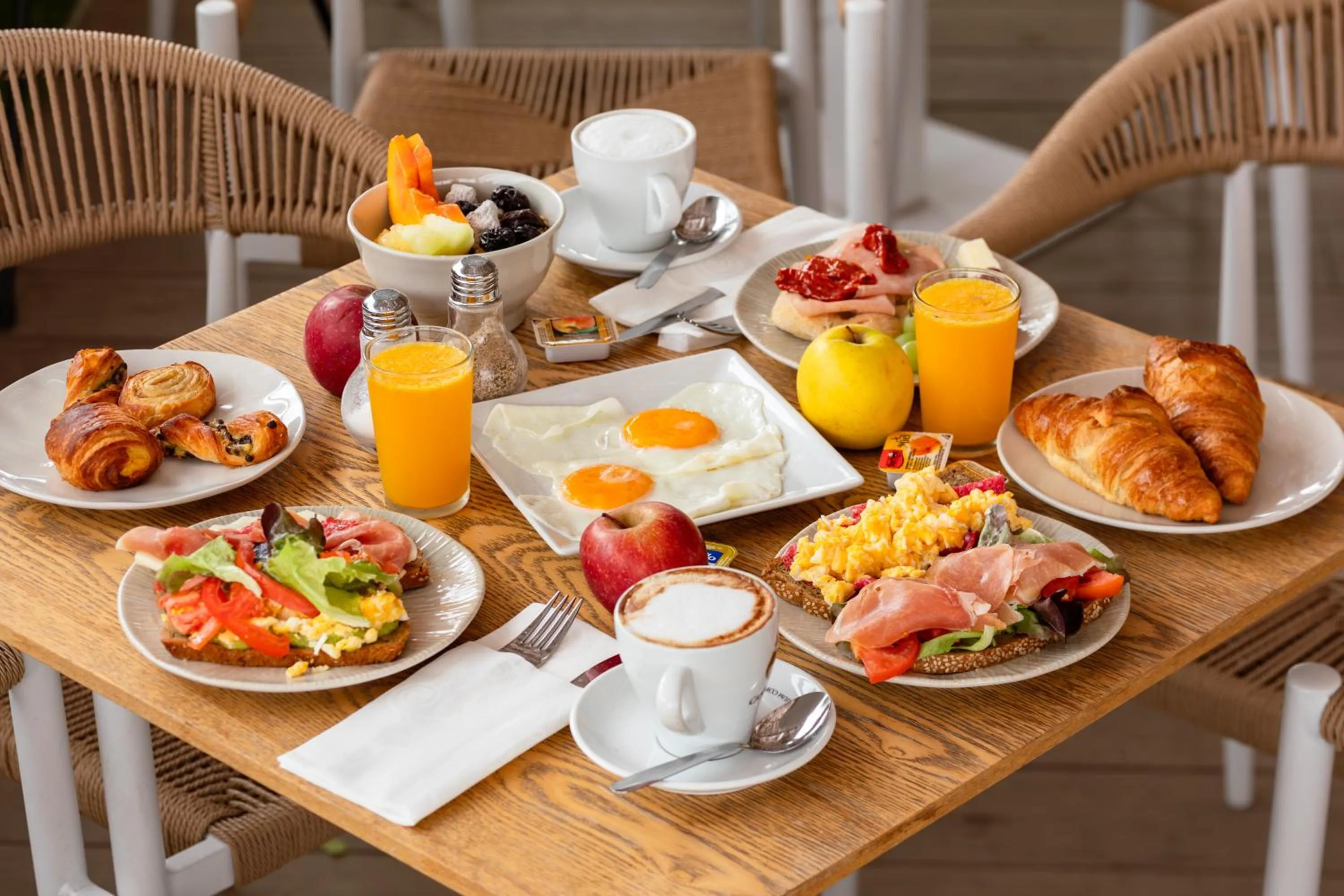 Breakfast in Bristol Sunset Beach - Holiday Apartments