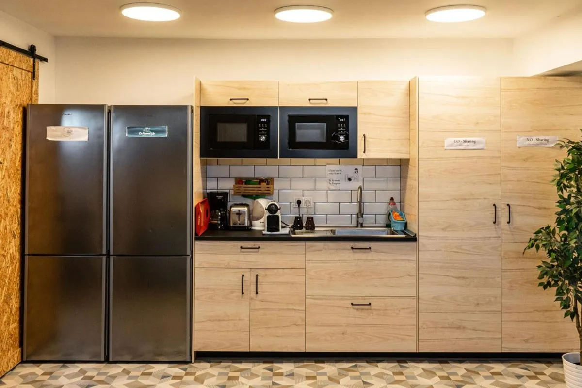 Communal kitchen in Bristol Sunset Beach - Holiday Apartments