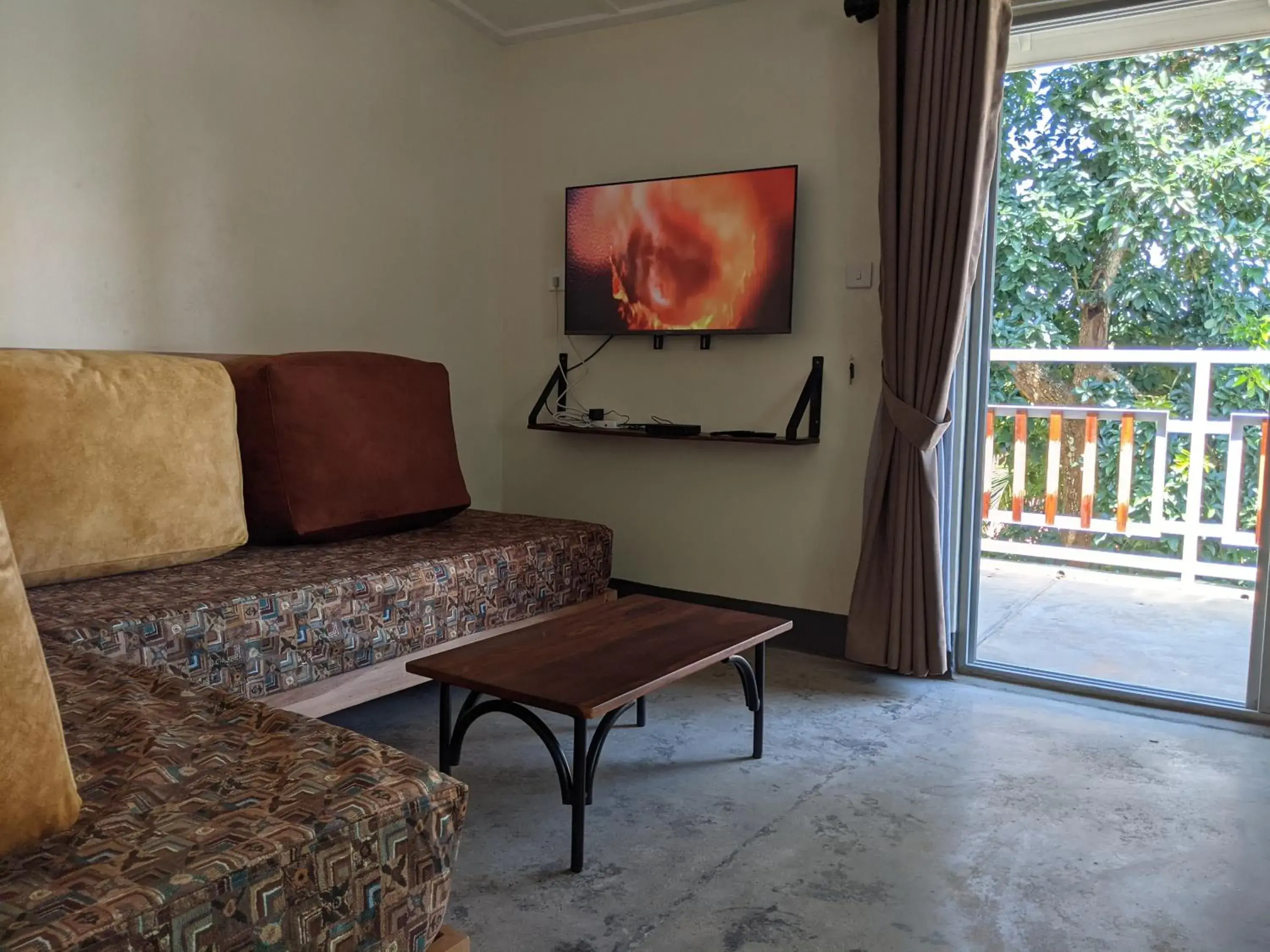 Suite with Balcony - single occupancy in Dutchess Hotel and Restaurant Suite with Balcony - single occupancy in Dutchess Hotel and Restaurant