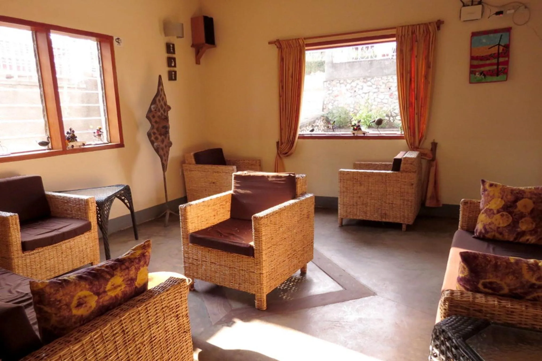 Lounge or bar, Bed in Dutchess Hotel and Restaurant