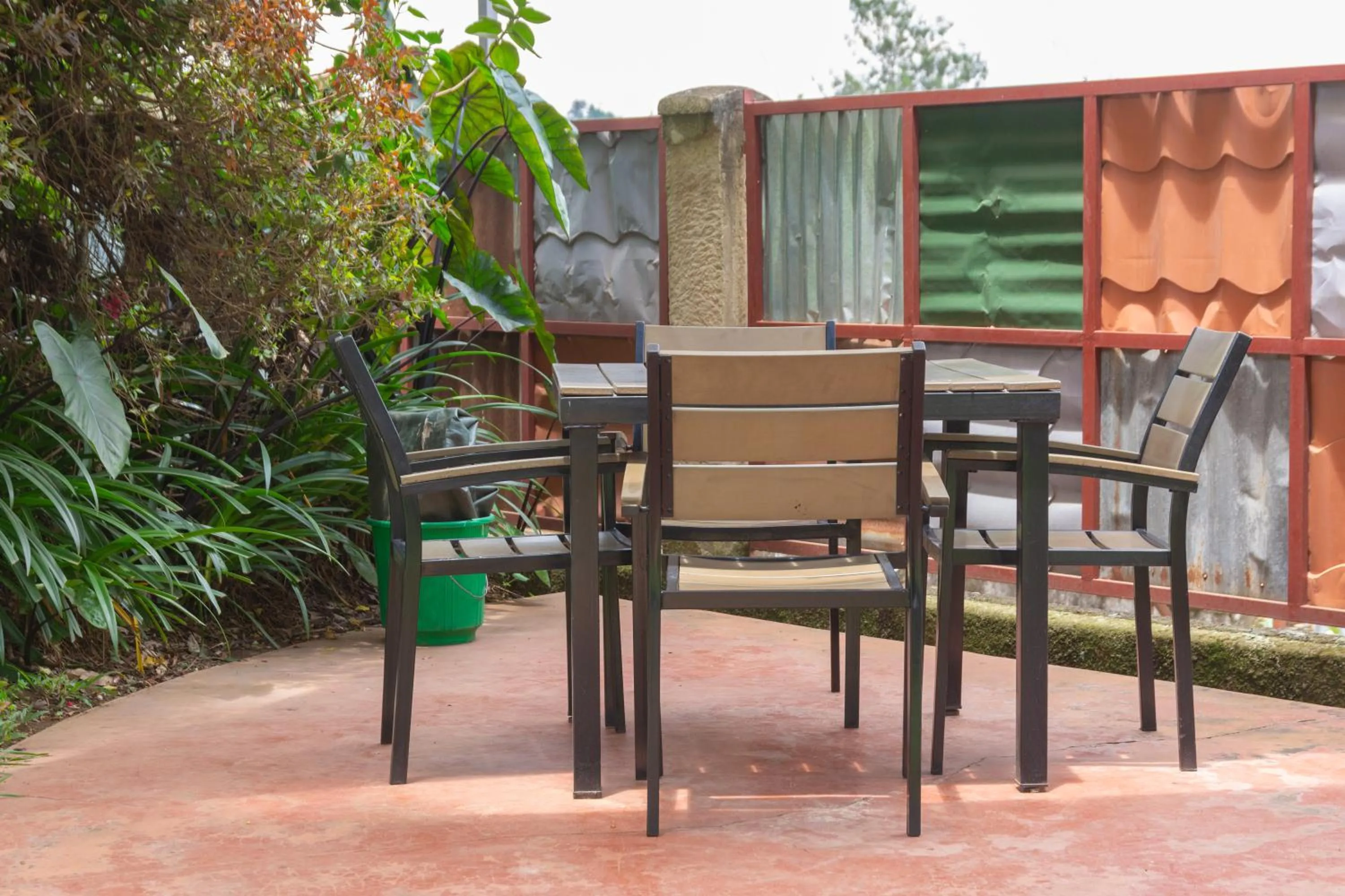 Garden in Dutchess Hotel and Restaurant