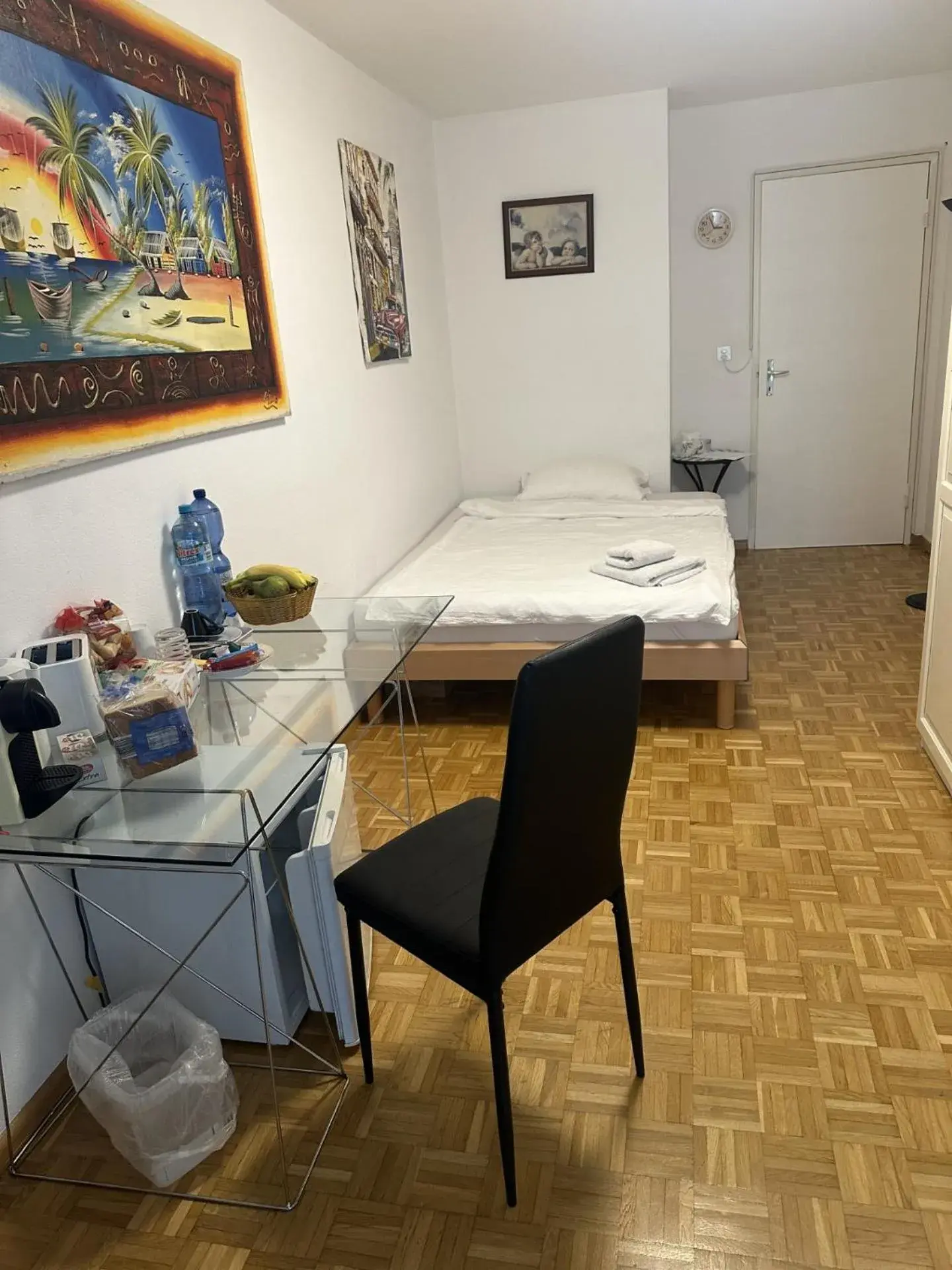 Schönes Zimmer in der City Basel Schönes Zimmer in der City Basel