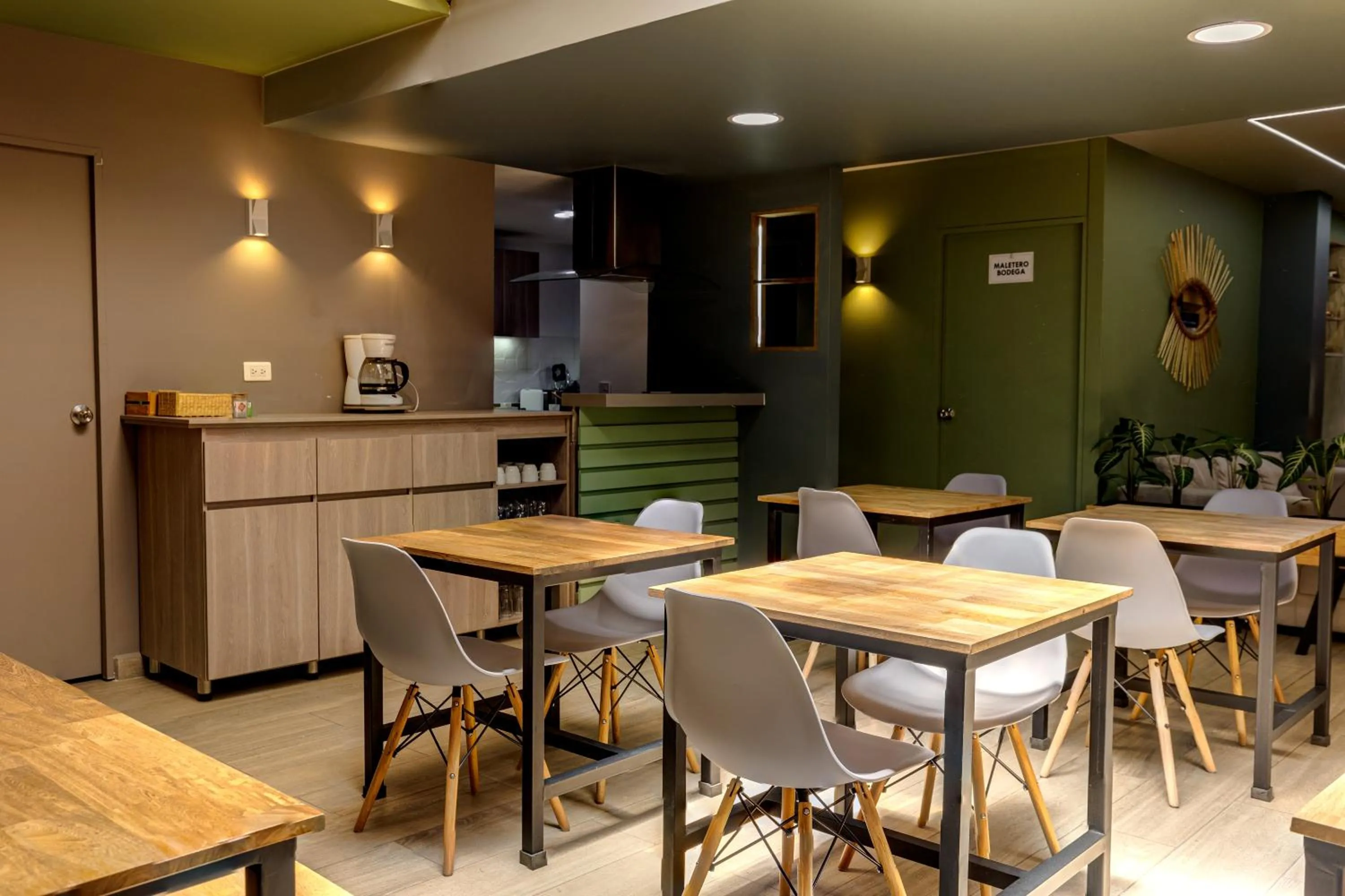 Area and facilities in Poblado Guest House