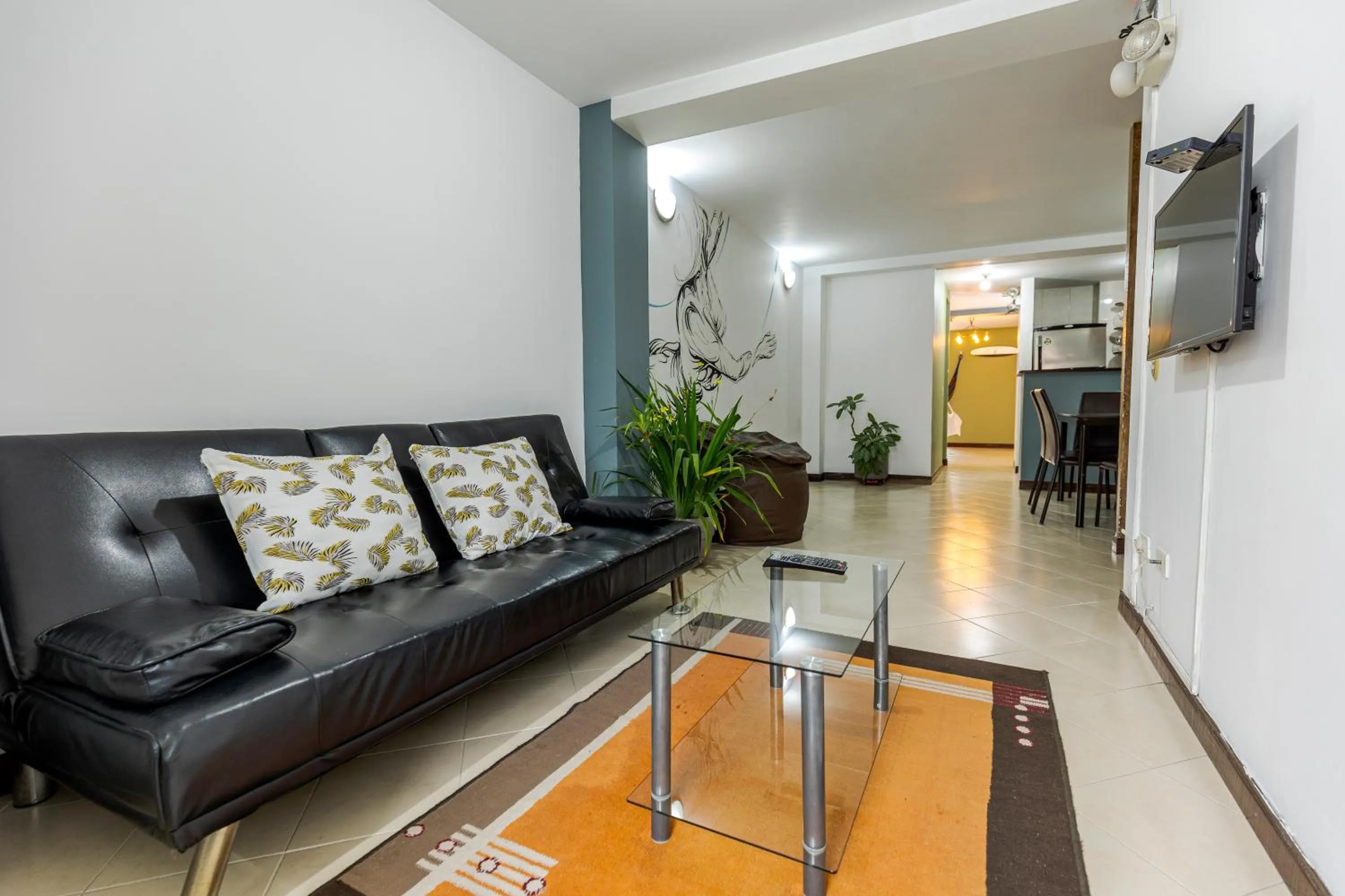 Communal lounge/ TV room in Poblado Guest House