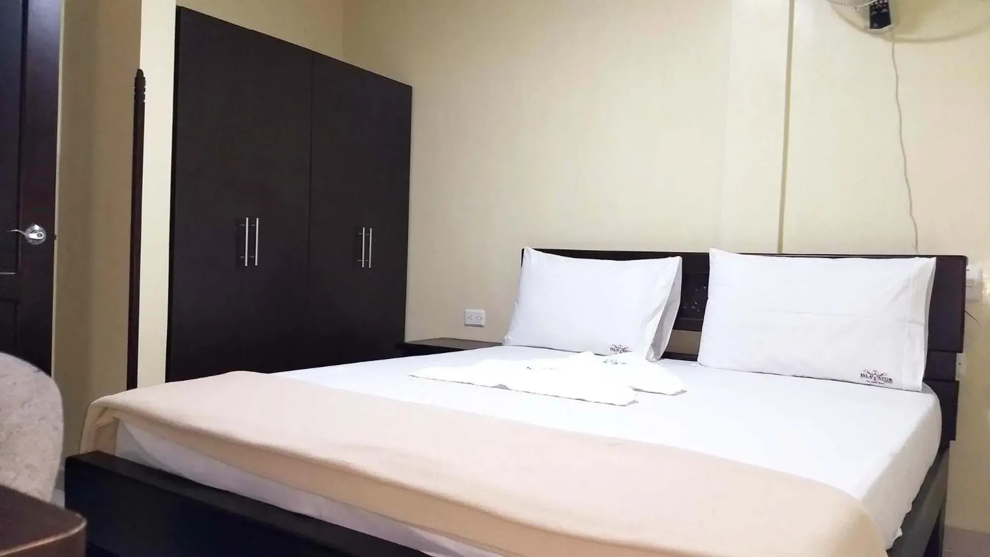 Double Room in Hotel Isla Mayor Double Room in Hotel Isla Mayor