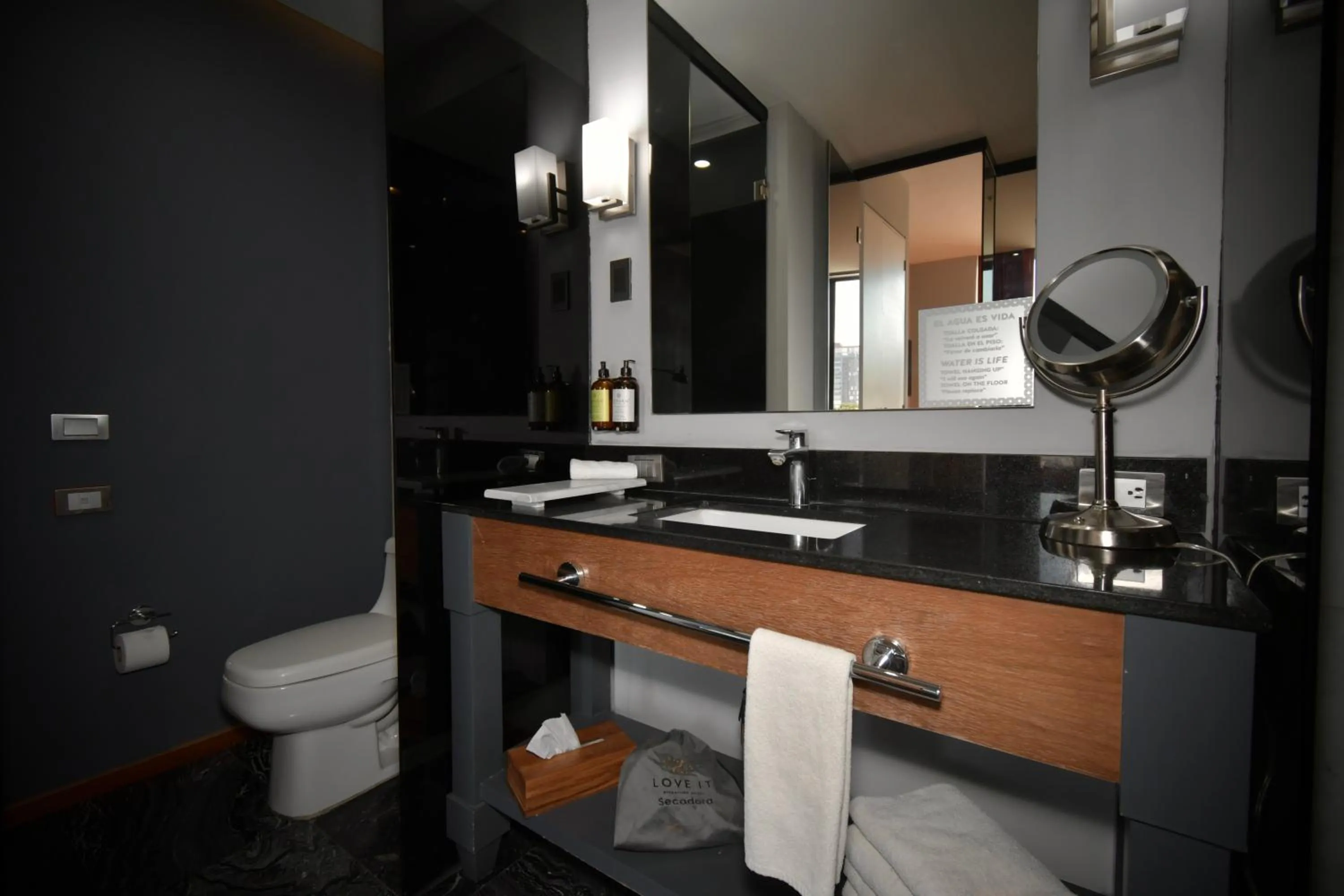 Bathroom in Hotel Love It CAS Consulado