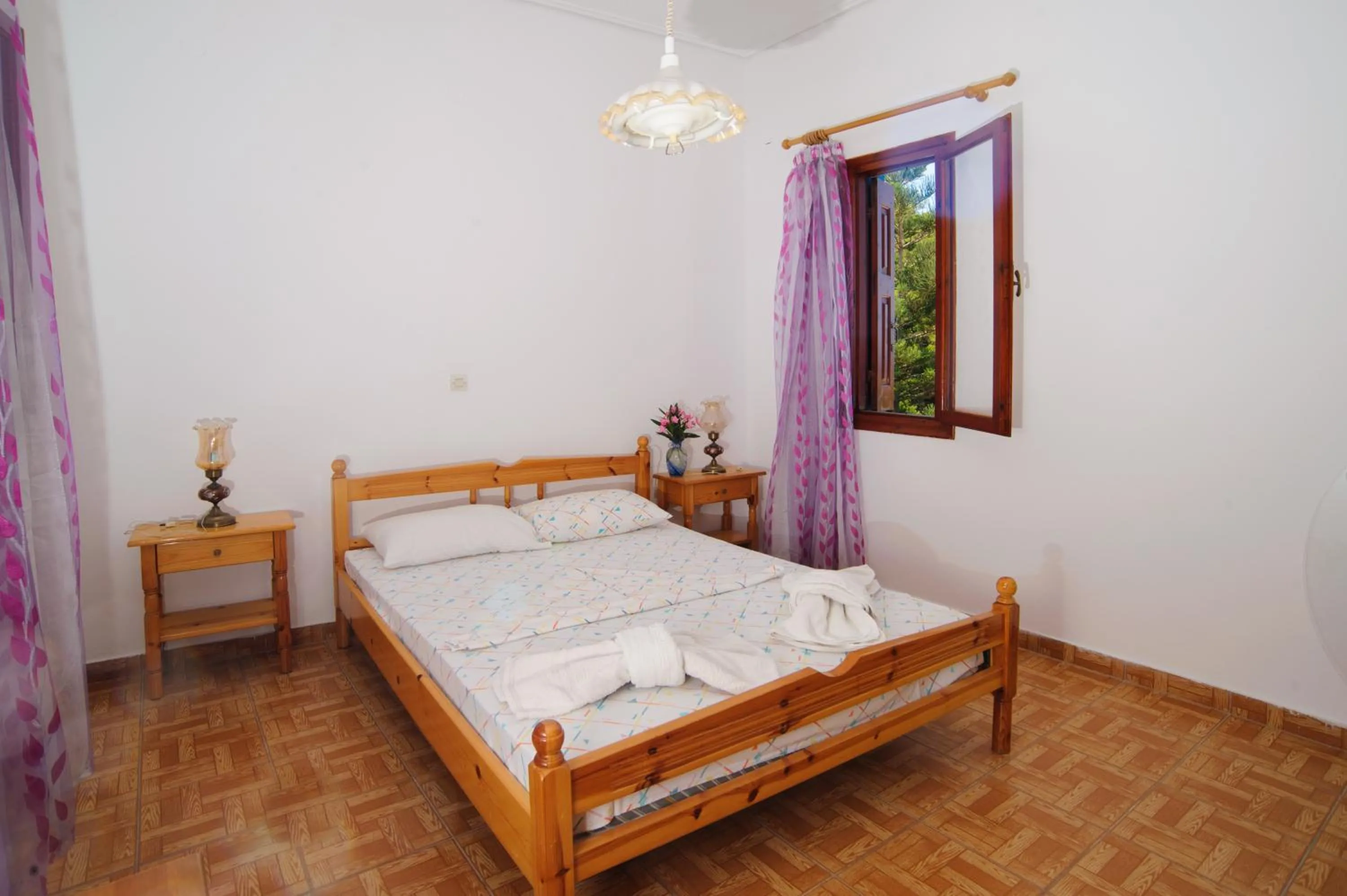 Mountain view, Bed in Athina Studios