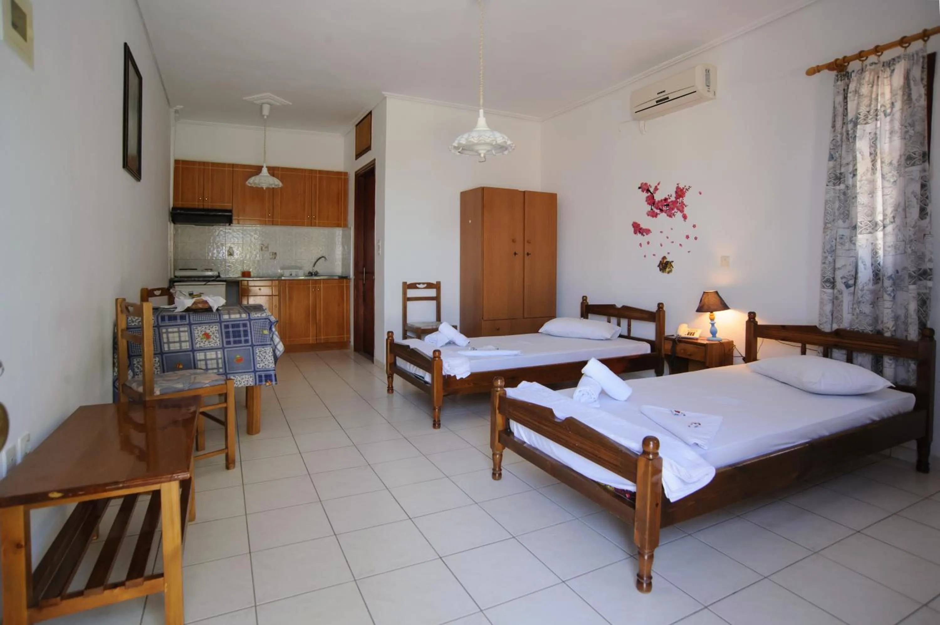 Photo of the whole room, Bed in Athina Studios