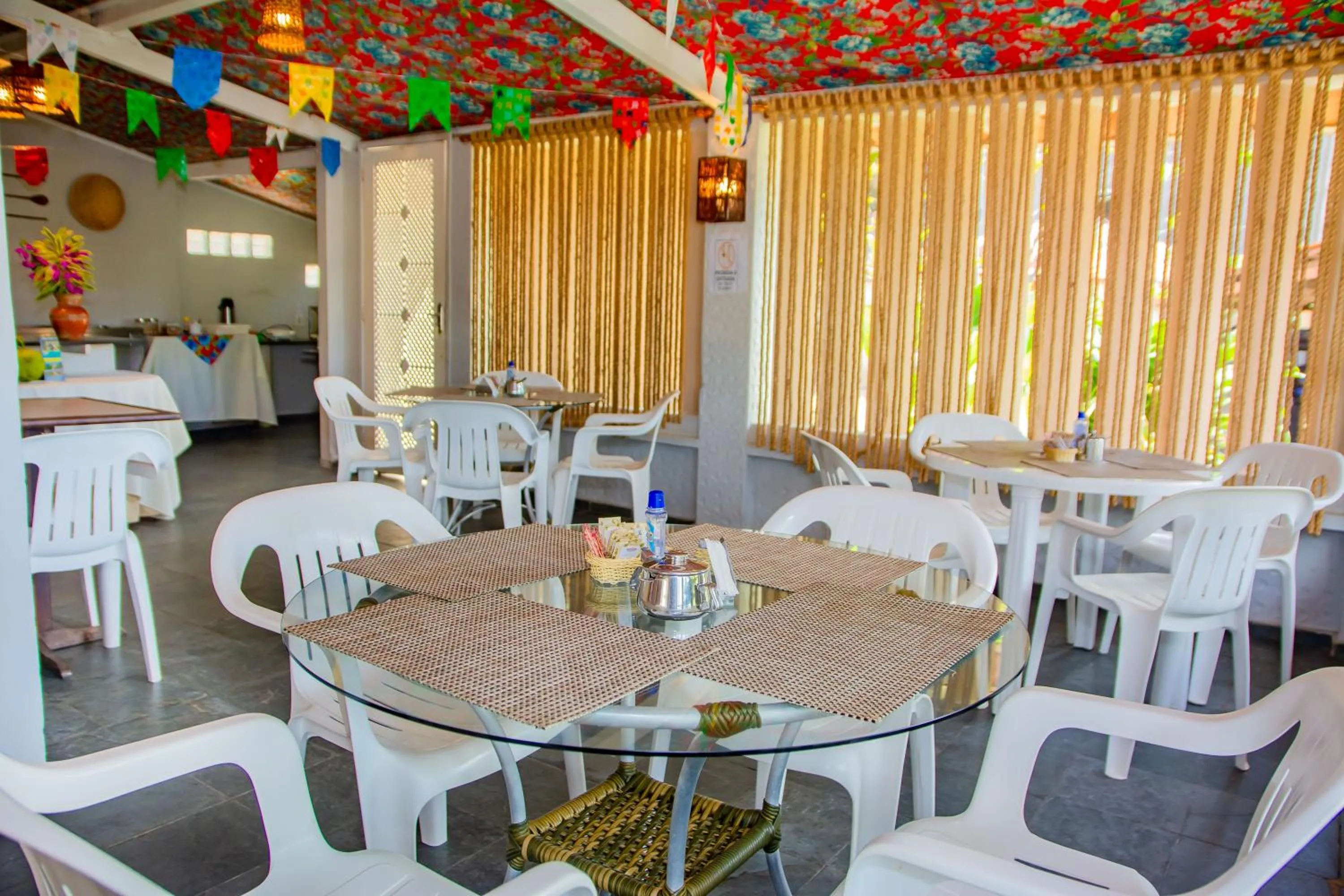 Restaurant/places to eat in O Tempo e o Vento