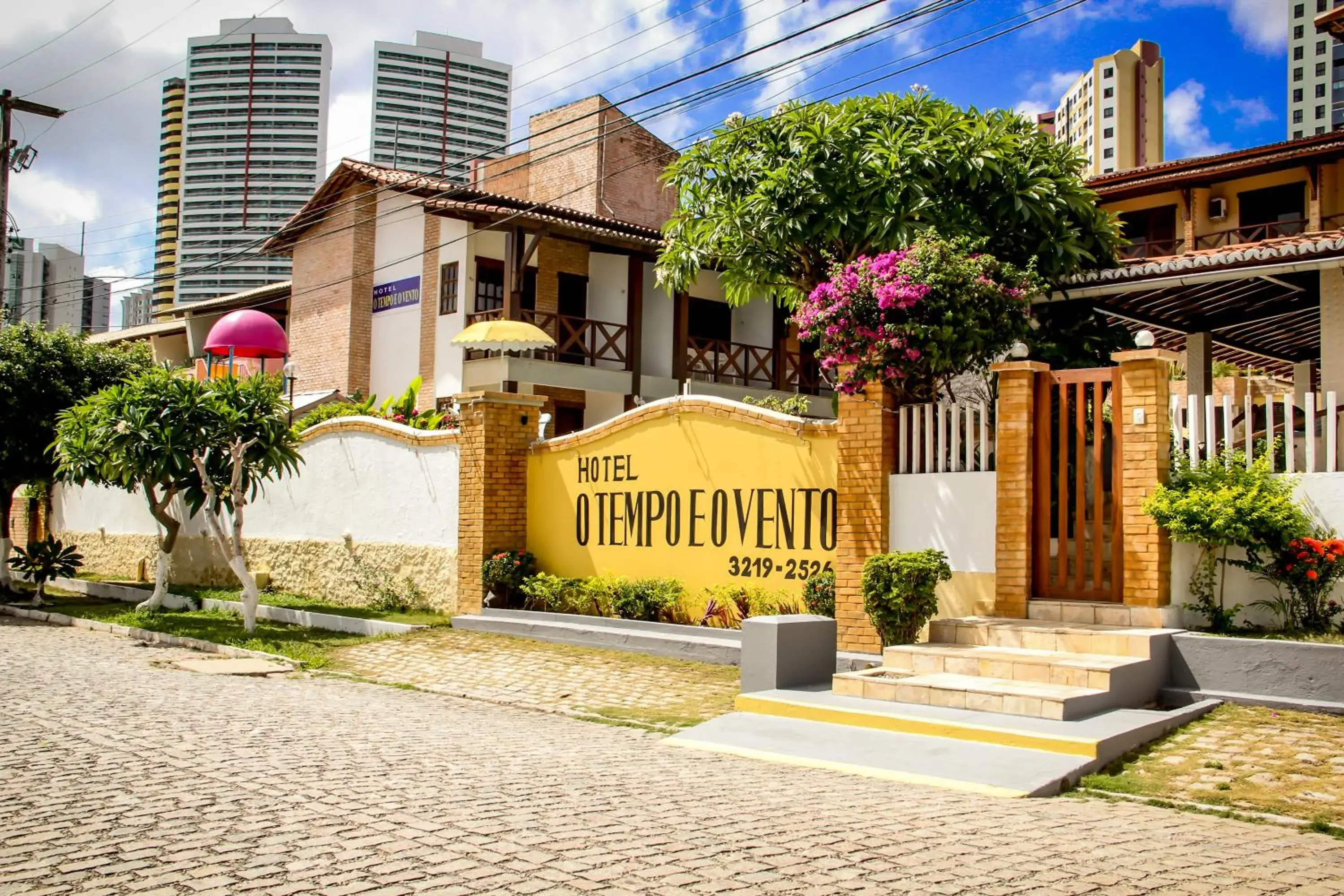 Property building in O Tempo e o Vento Property building in O Tempo e o Vento